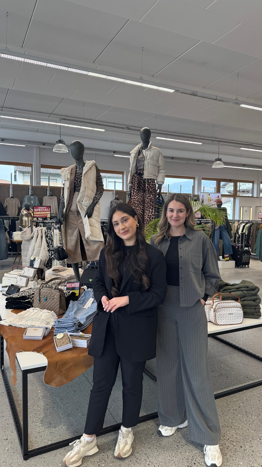 Neslihan, Shopleiterin City Outlet Lauterach: Persönliche Beratung im Einzelhandel