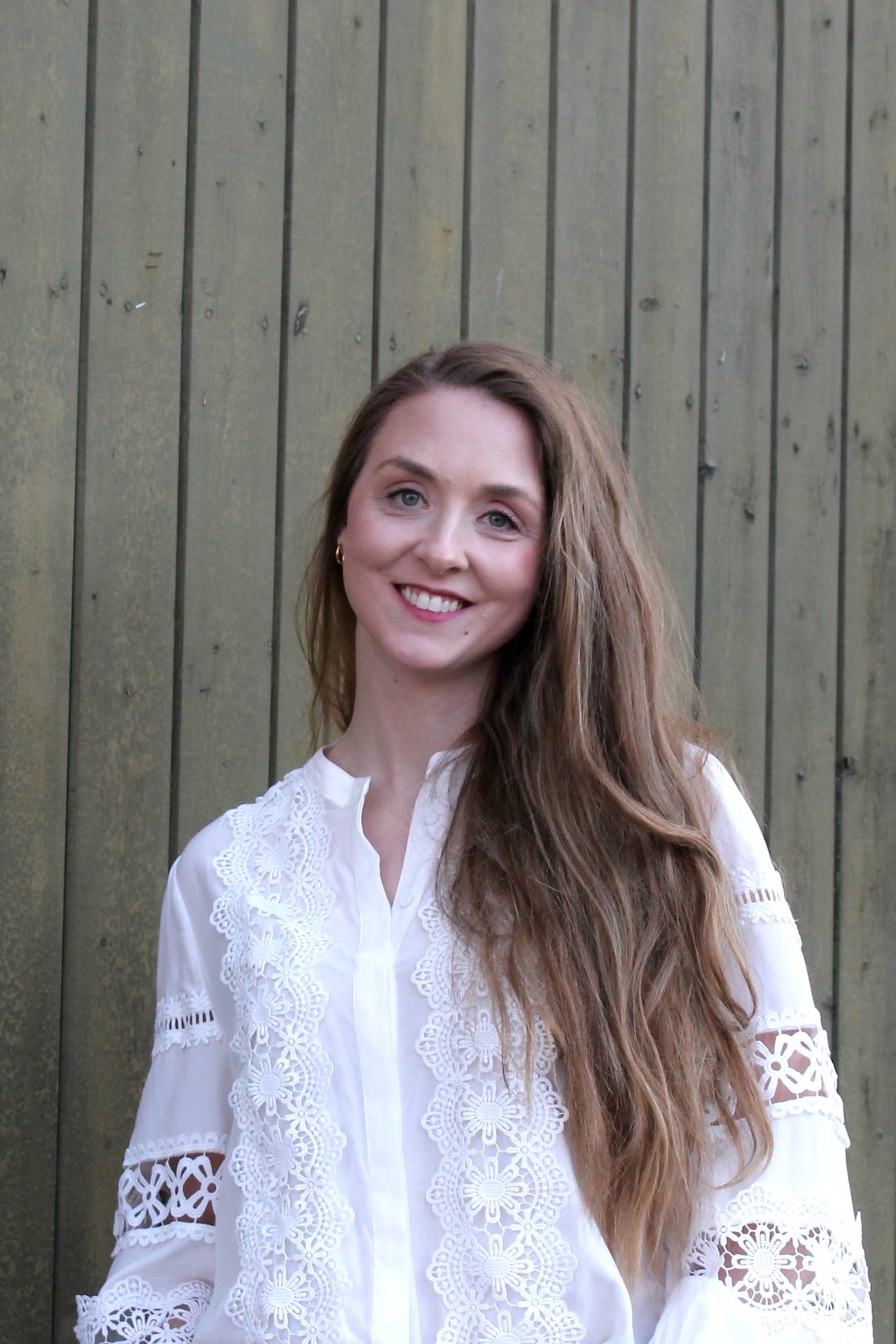 Long hair, Sleeve, Fashion, Textile, Collar, Smile