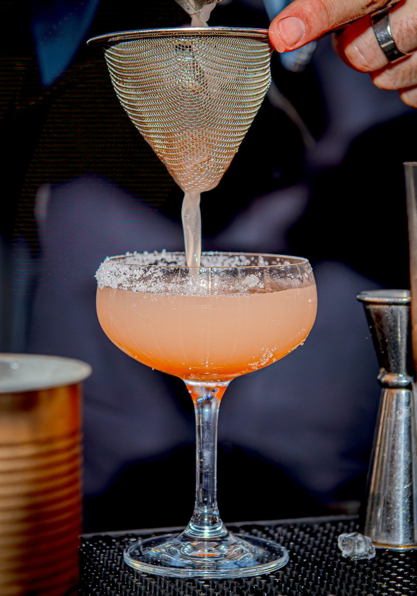 Classic cocktail, Alcoholic beverage, Stemware, Tableware, Food, Drinkware, Light, Ingredient, Barware