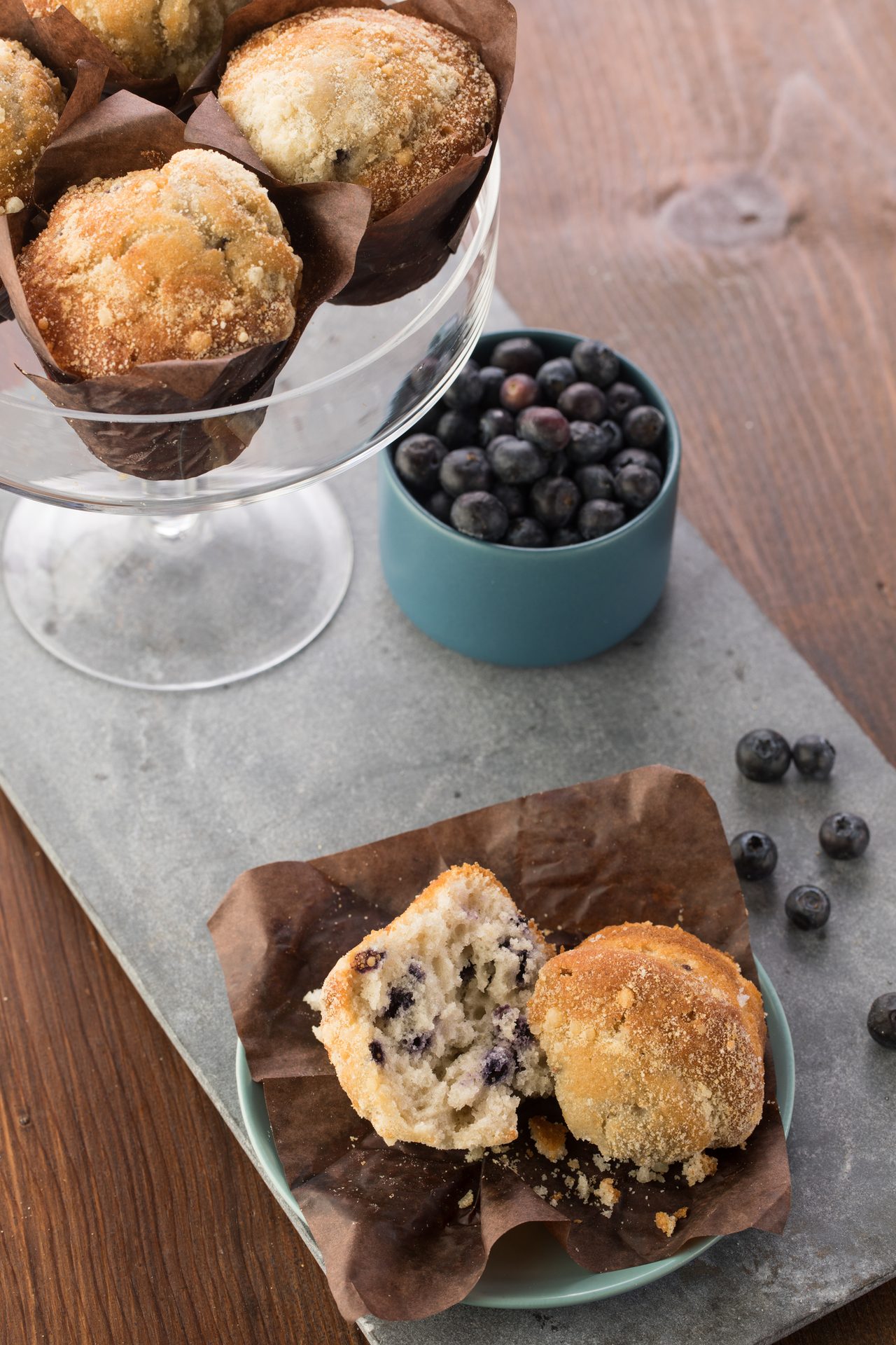Staple food, Baked goods, Tableware, Table, Ingredient, Recipe, Plate, Cuisine, Dish