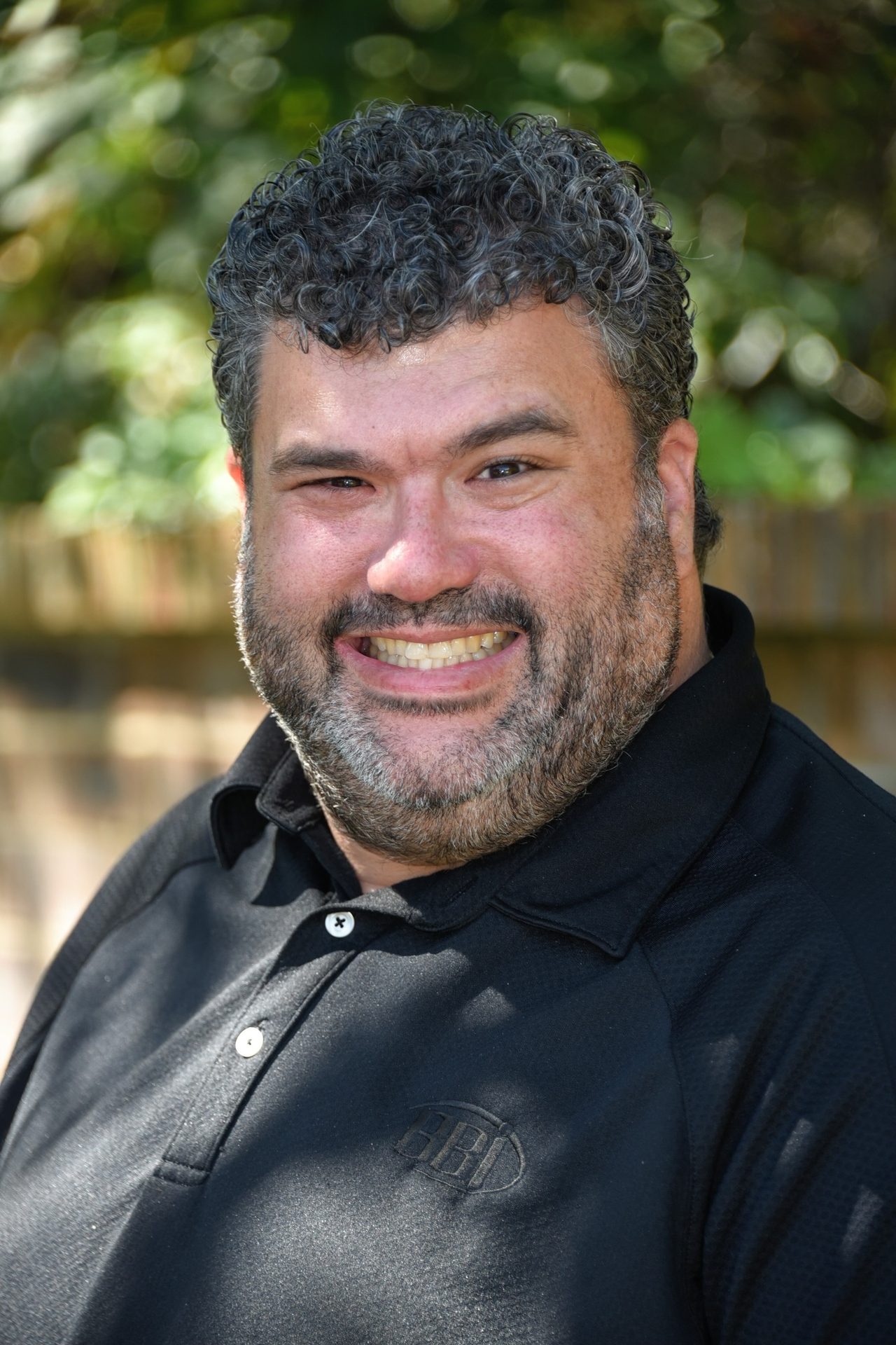 Forehead, Smile, Eyebrow, Beard, Jaw, Sleeve, Happy, Collar