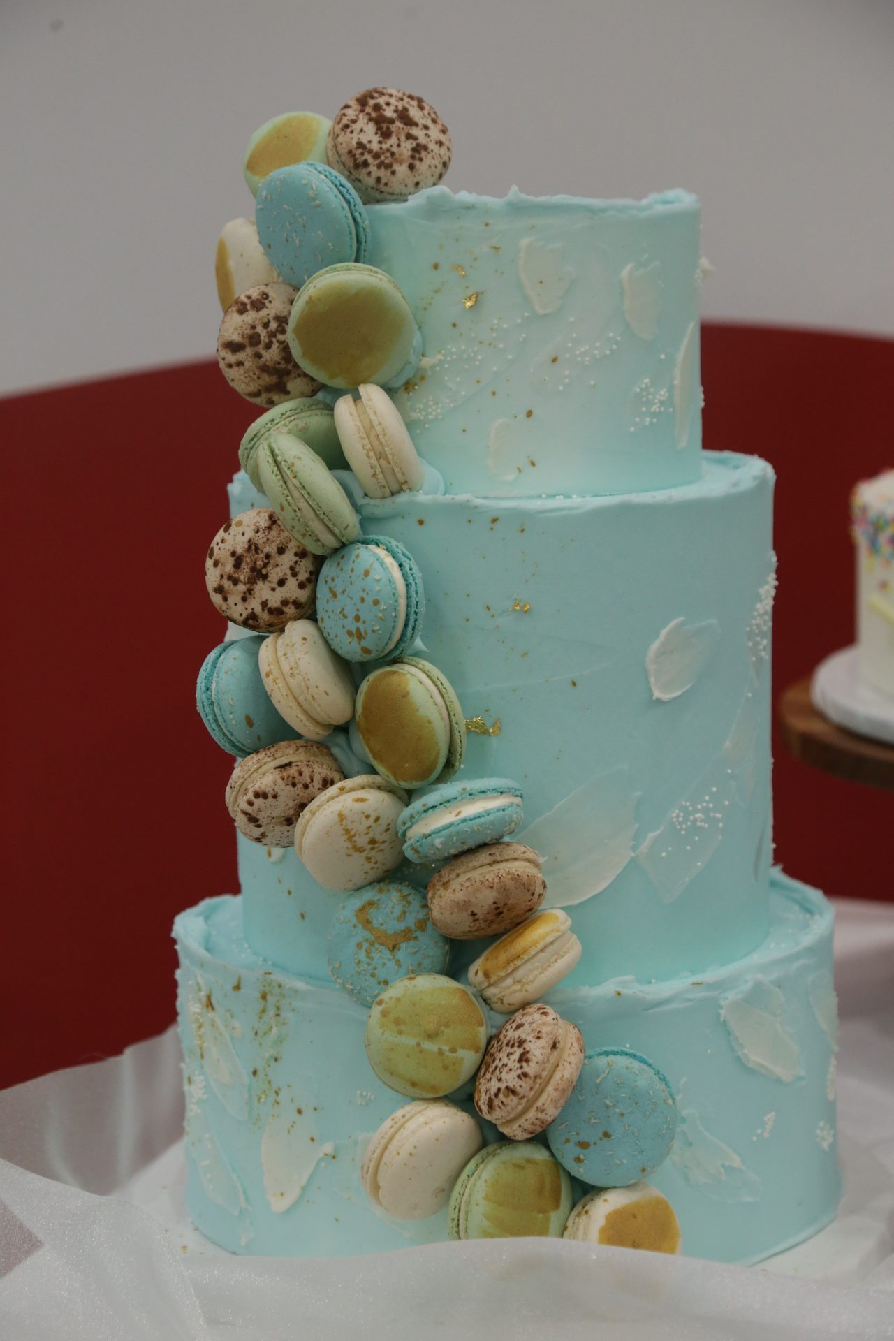 Cake decorating, Sugar paste, Fondant icing, Ingredient, Food, Dessert, Macaroon