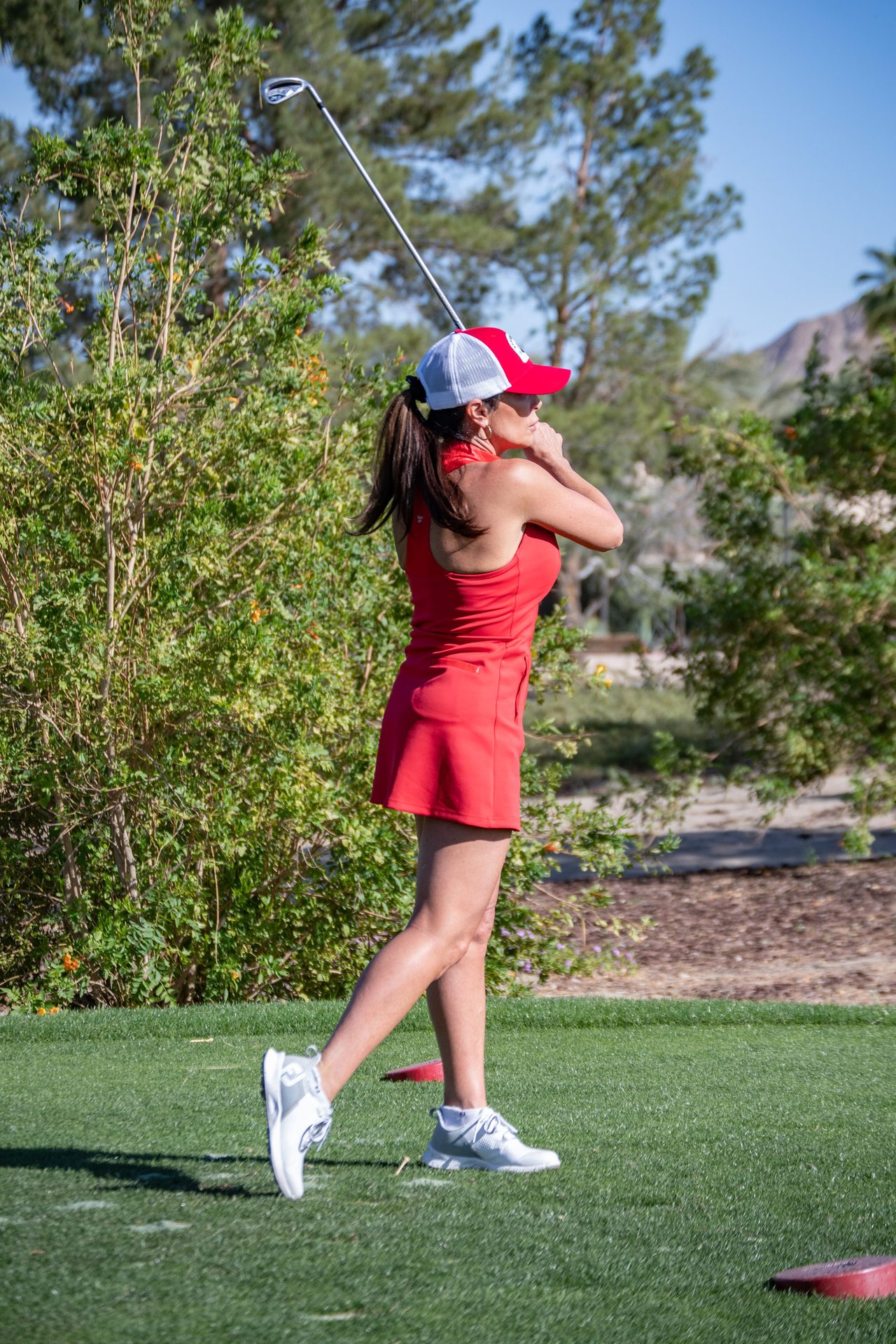 Golf equipment, Professional golfer, Sports venue, Individual sport, Recreation, Knee, Elbow
