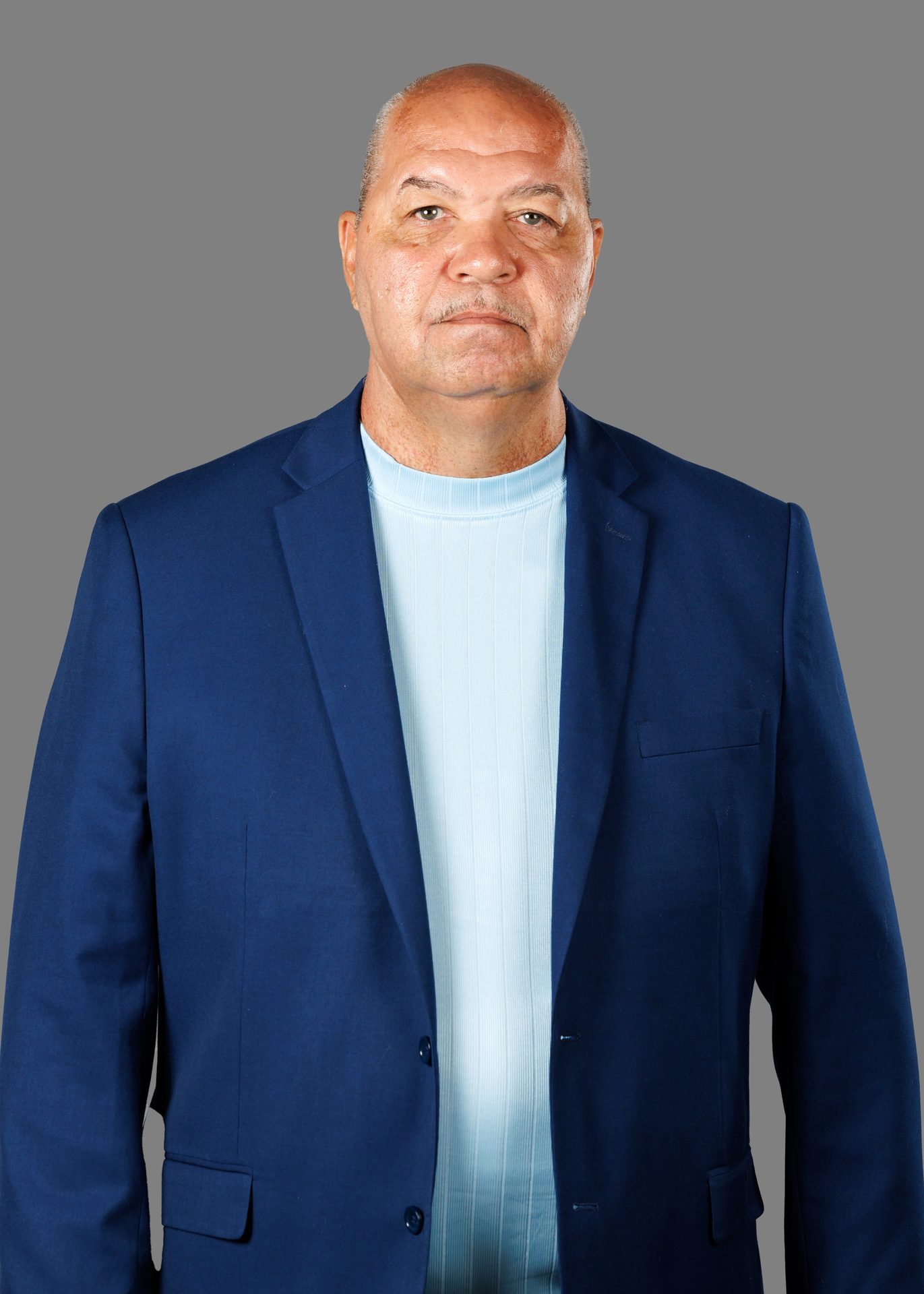Dress shirt, Human body, Outerwear, Eye, Coat, Neck, Sleeve, Gesture, Collar