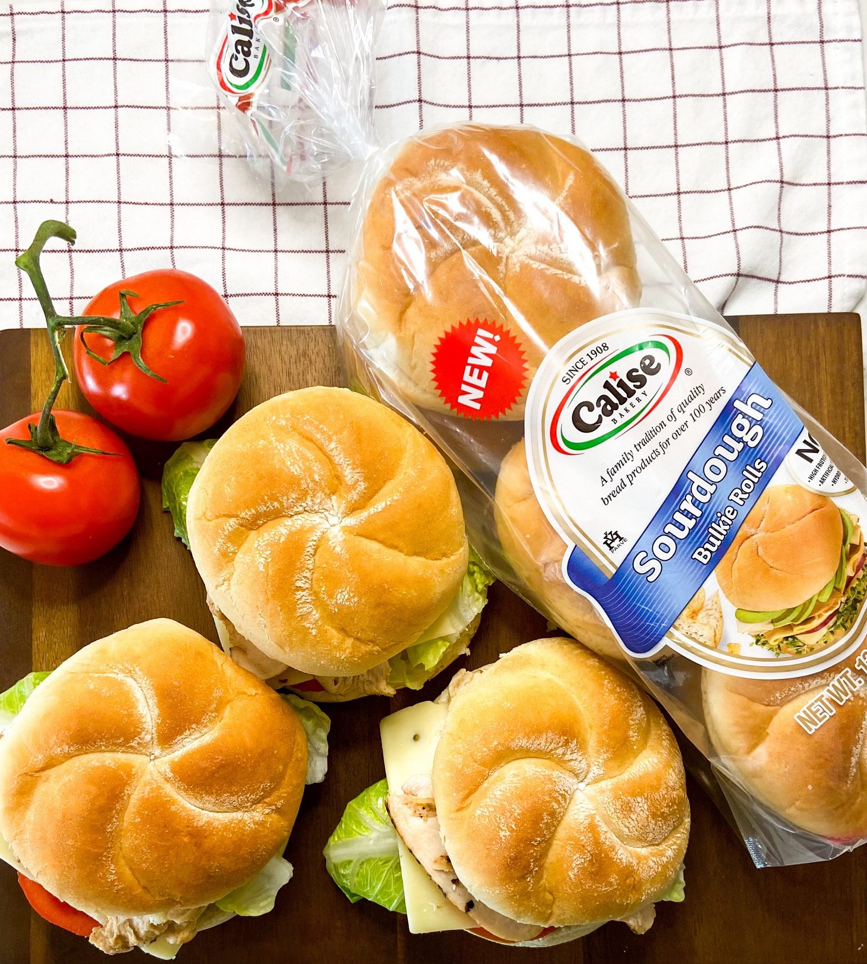 Natural foods, Tomato, Sandwiches, Food, Plant, Ingredient, Rangpur, Cuisine, Citrus