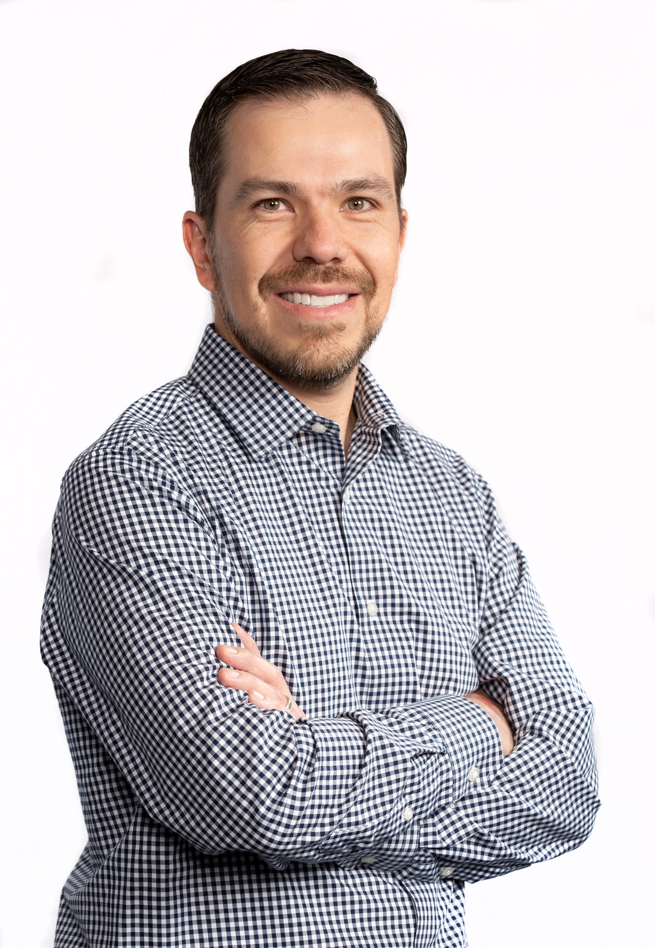 Dress shirt, Forehead, Smile, Chin, Sleeve, Gesture, Collar