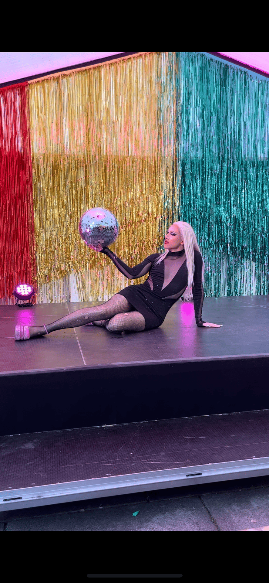 Human body, Performing arts, Purple, Entertainment, Dance, Pink, Thigh