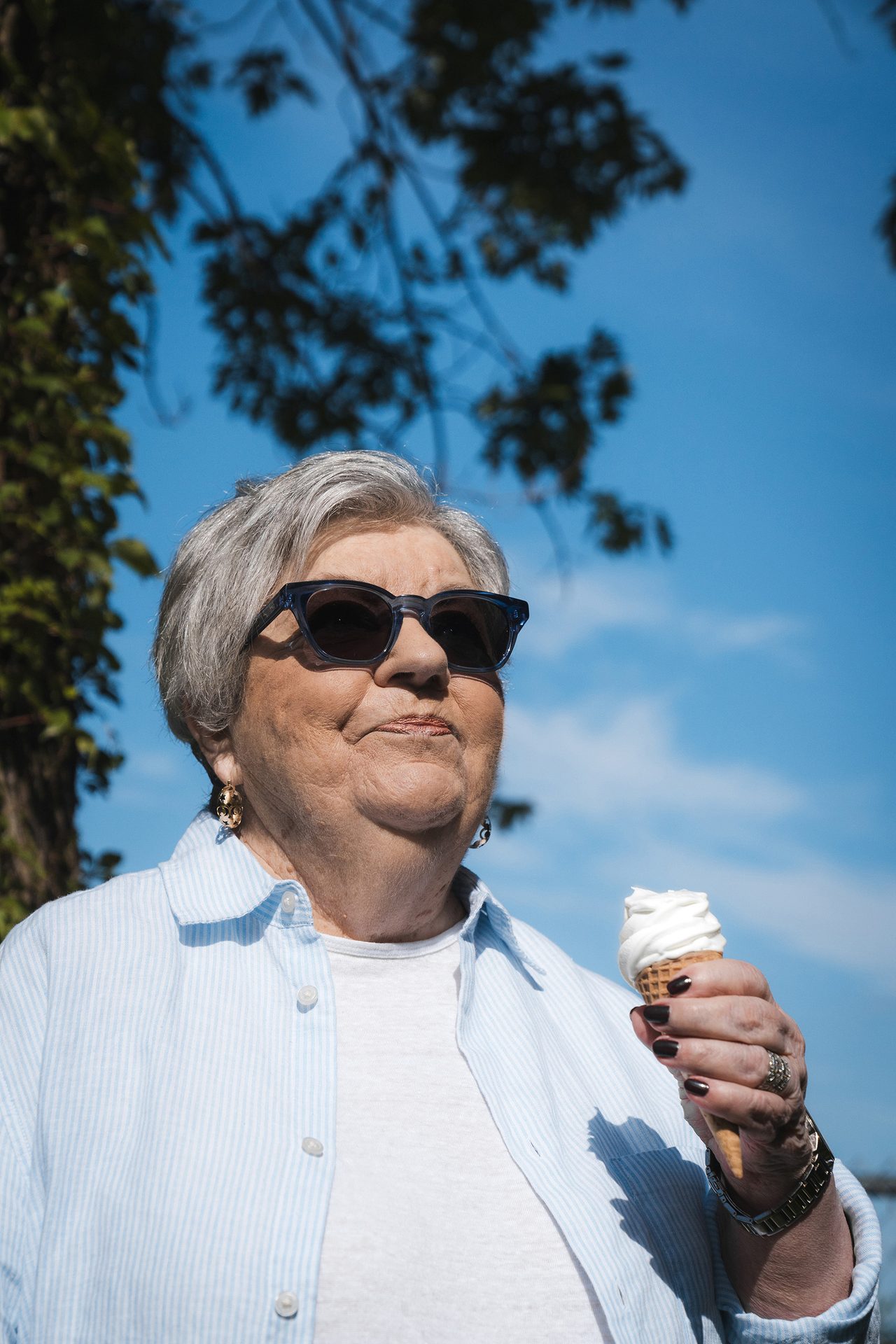 Ice cream cone, Vision Care, Eyewear, Glasses, Sunglasses, Happiness, Goggles, Wrinkle, Gelato, Blond