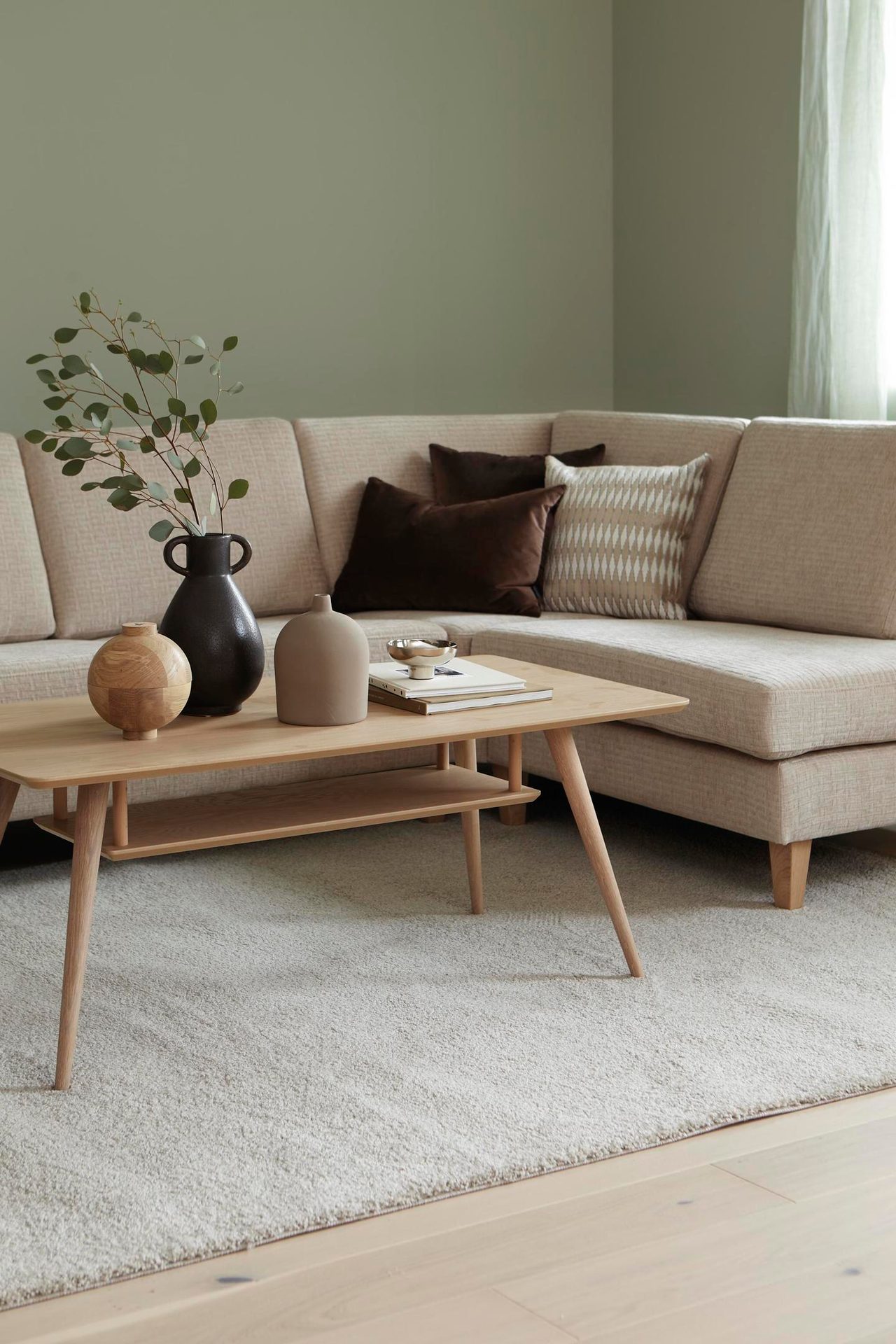Brown, Table, Couch, Furniture, Property, Plant, Comfort, Wood, Rectangle, Beige