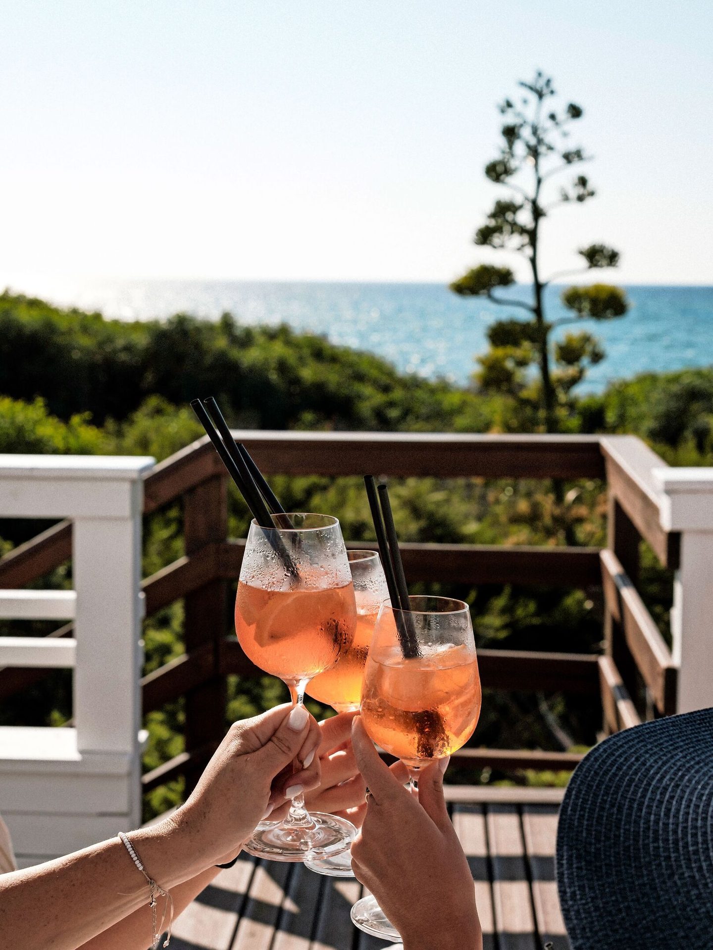 Alcoholic drink, Champagne glass, Tableware, Drinkware, Liquor, Barware, Cocktail, Stemware, Alcohol