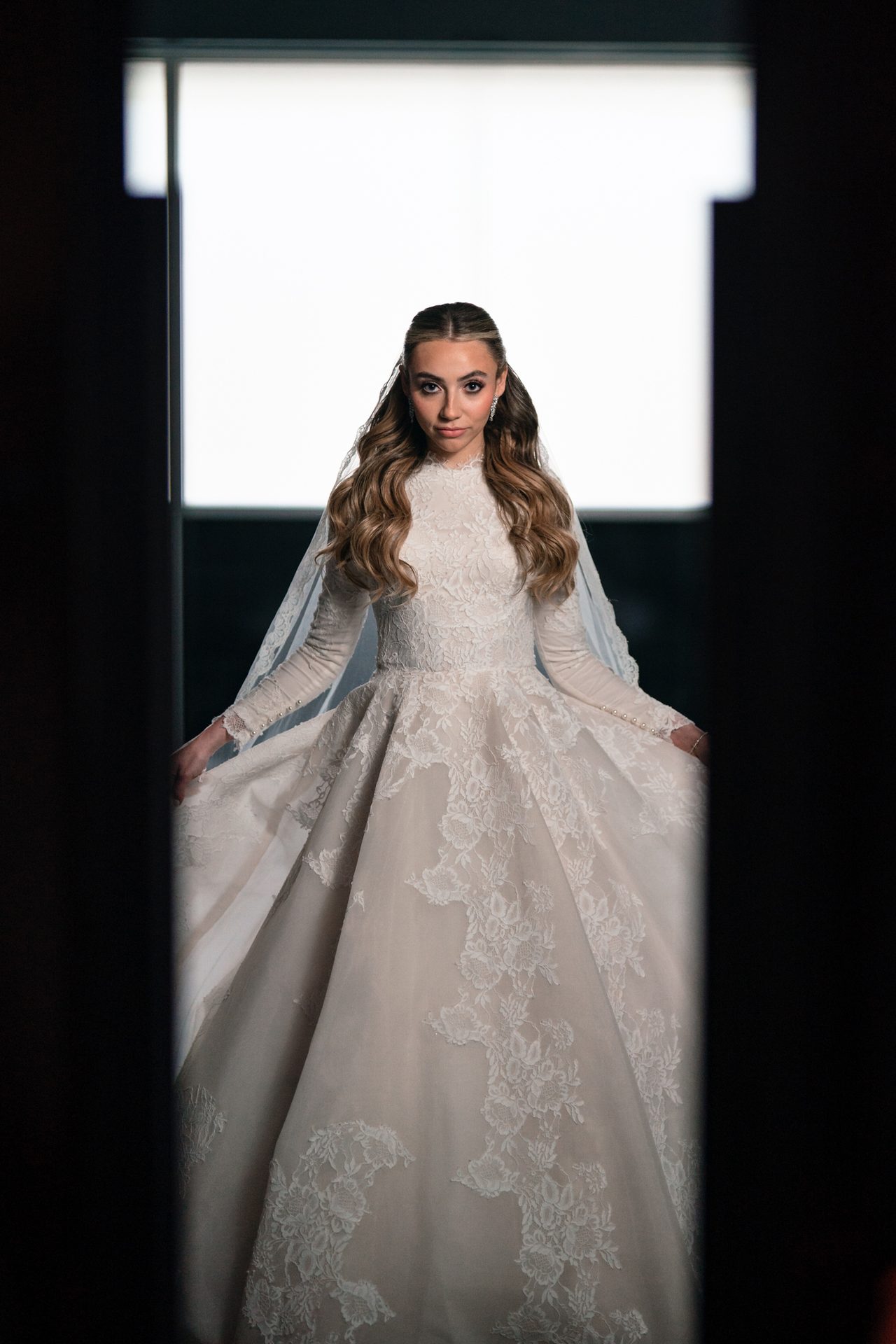 Wedding dress, Formal wear, Bridal Clothing, Gown, Shoulder, Beauty, Fashion, Bride, Event