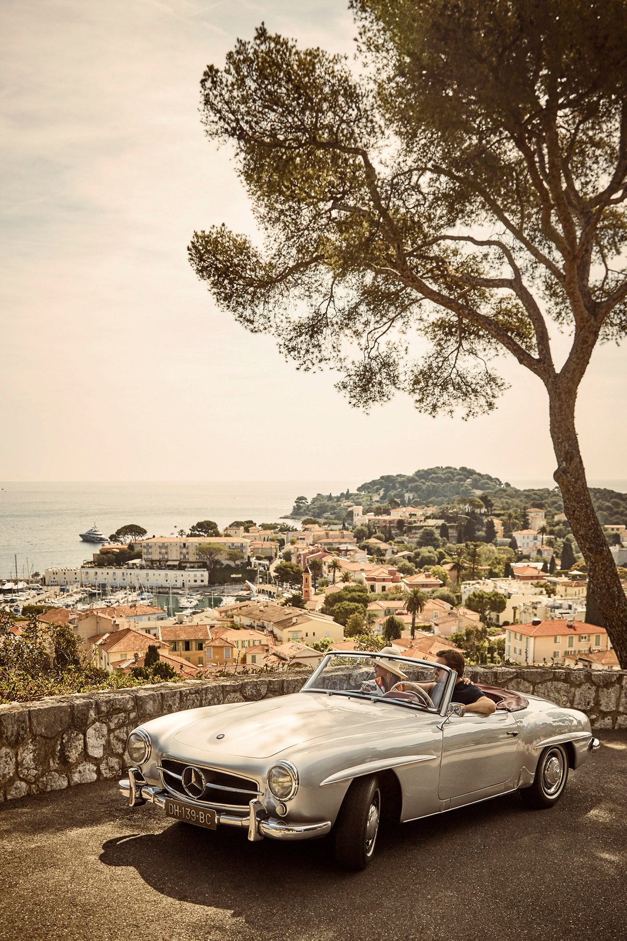 Personal luxury car, Land vehicle, Automotive lighting, Hood, Convertible, Mercedes-Benz, Fender