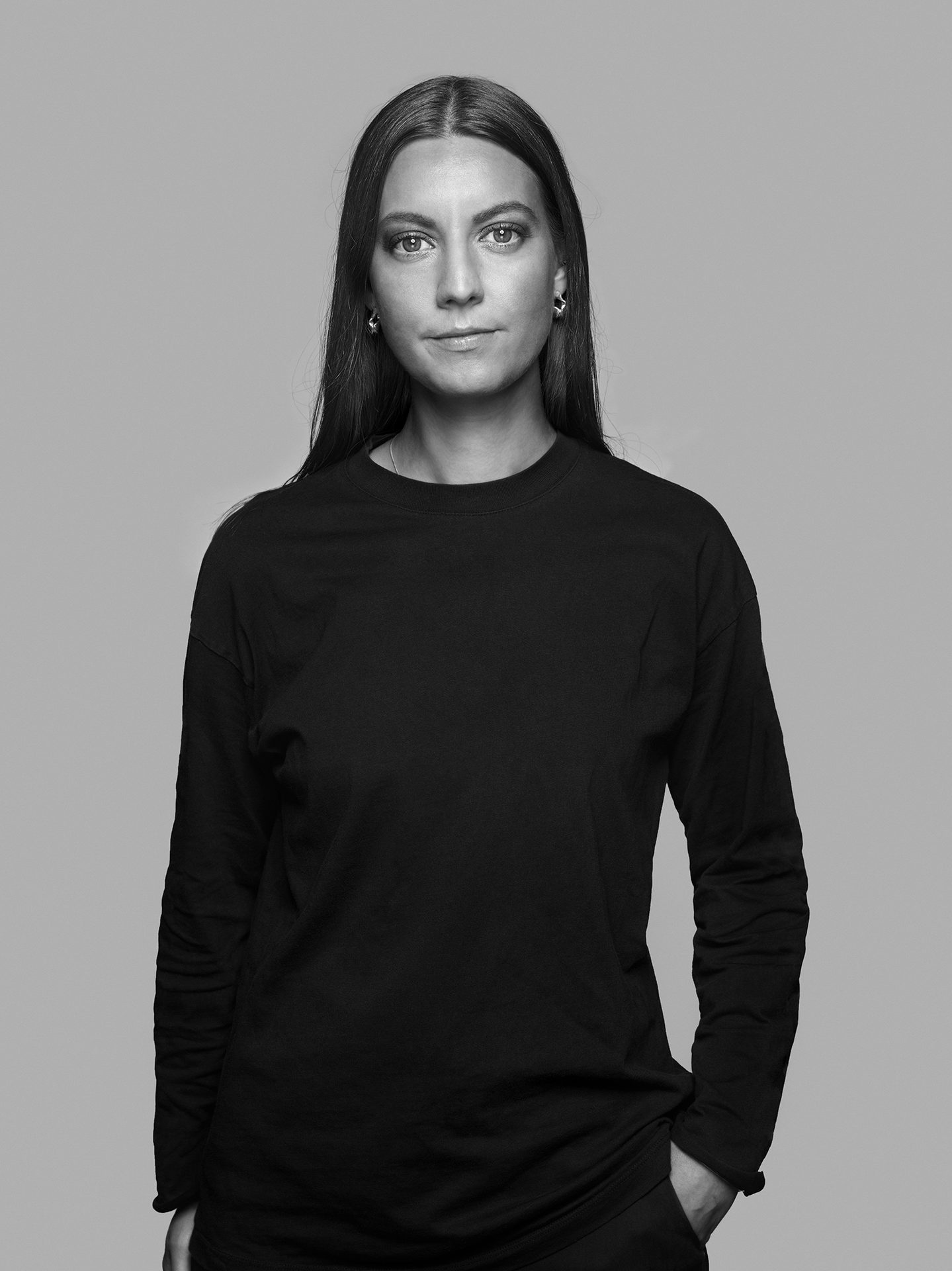 Black hair, Clothing, Sleeve, Lips, Shoulder, T-shirt, Beauty, Neck, Standing, Fashion