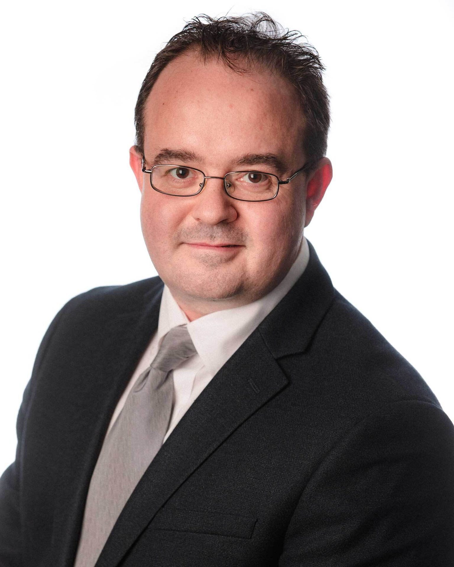 Vision care, Dress shirt, Forehead, Glasses, Eyebrow, Smile, Sleeve, Gesture, Collar, Tie