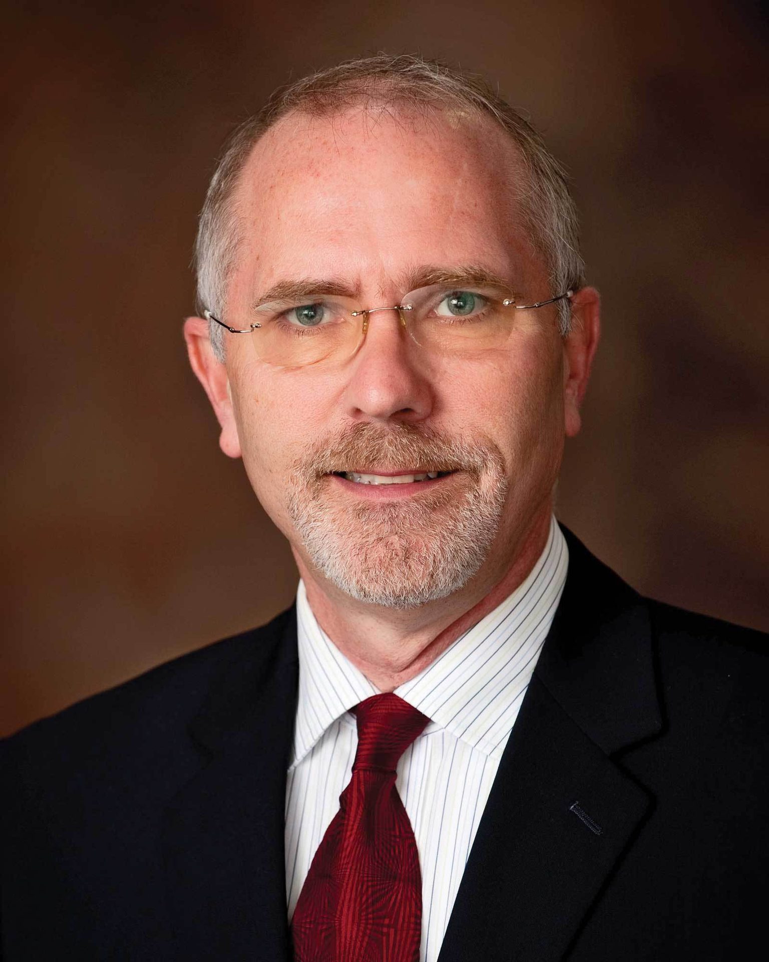 Vision care, Dress shirt, Forehead, Glasses, Chin, Eyebrow, Vertebrate, Smile, Tie, Beard