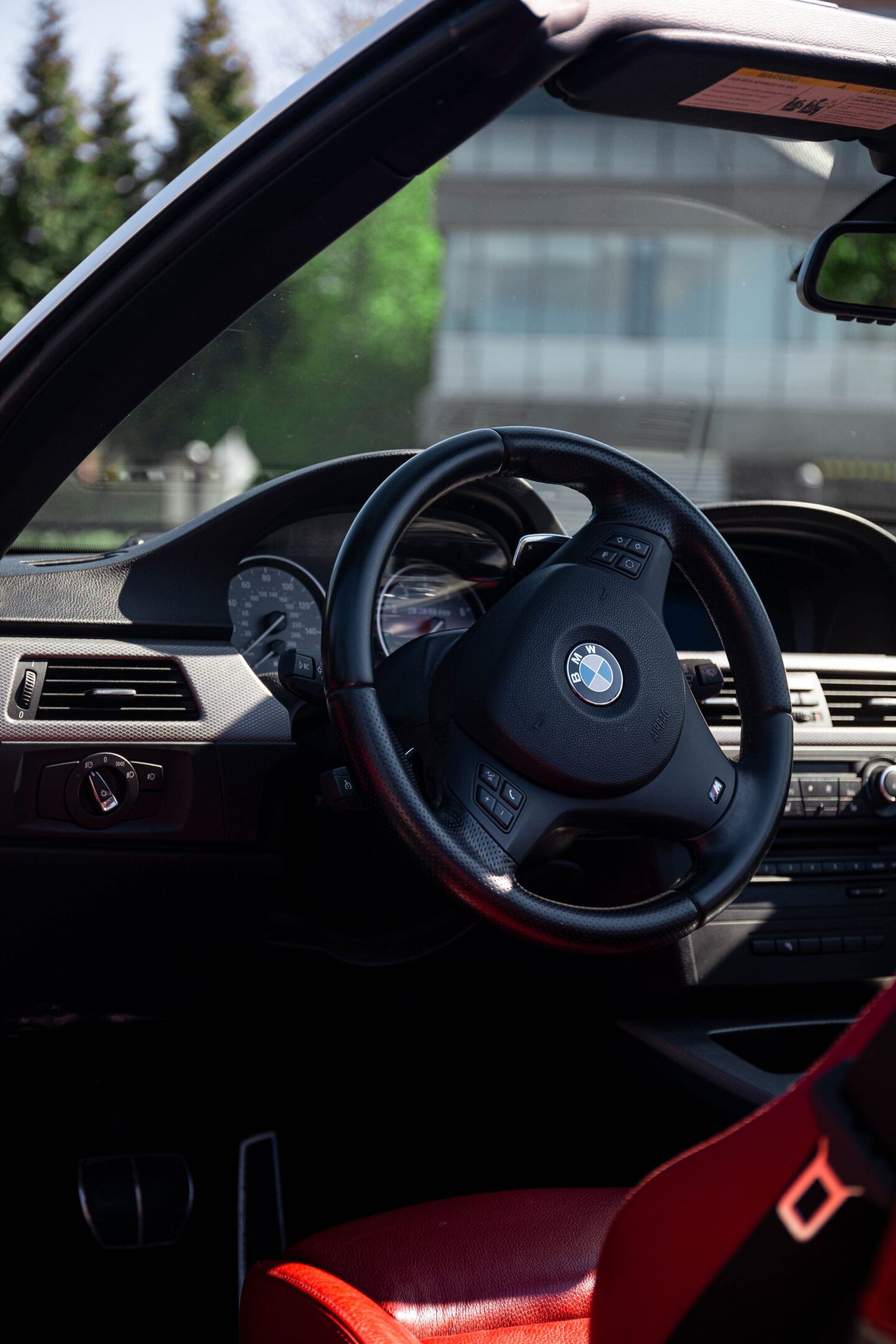 Personal luxury car, Land vehicle, Automotive Exterior, Steering wheel