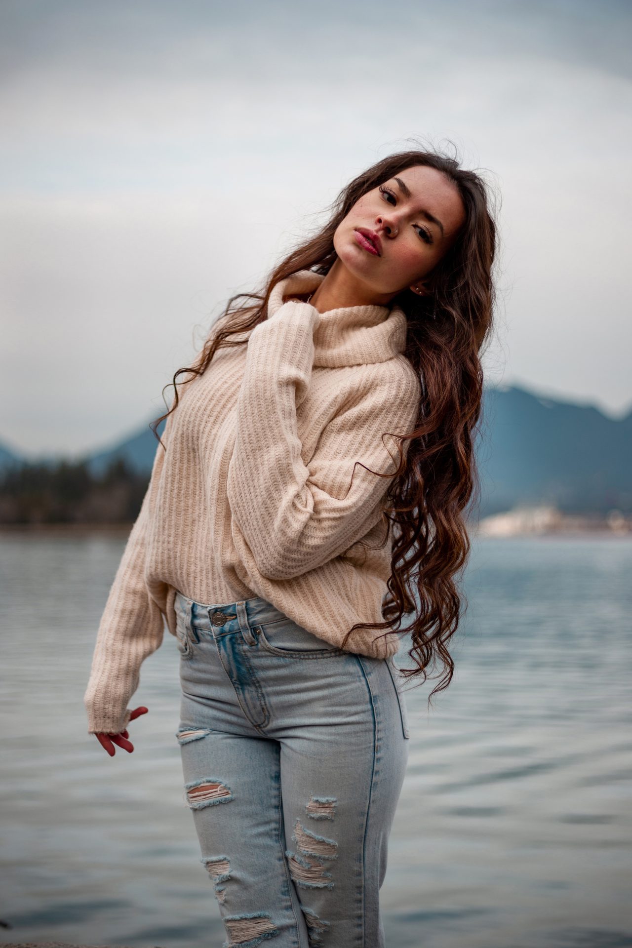 Flash photography, Hair, Face, Lip, Hairstyle, Water, Shoulder, Sky, Happy, Sunlight