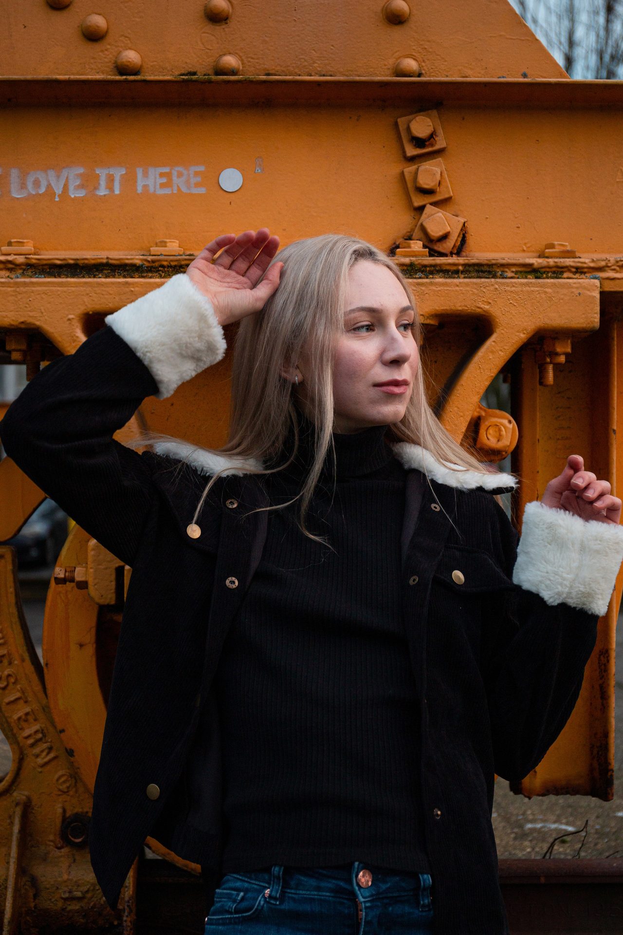 Flash photography, Hand, Fashion, Sleeve, Standing, Gesture, Happy