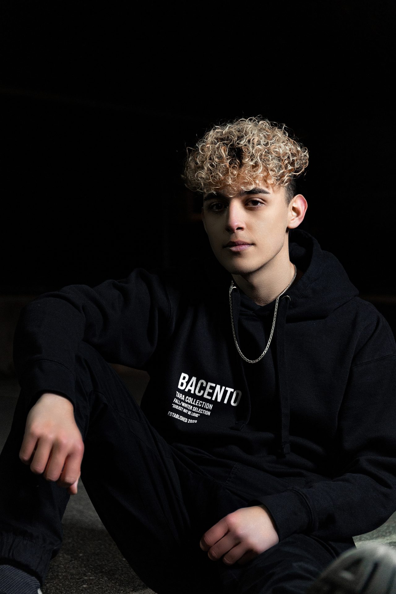 Flash photography, Sleeve, Eyewear, Cool, Cap