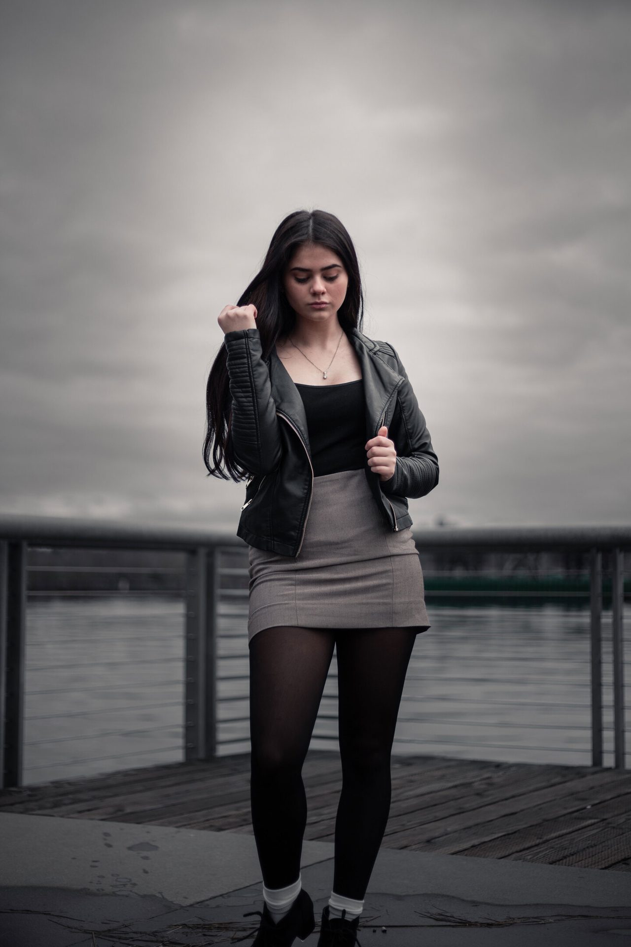 Black hair, Fashion Model, Lips, Sleeve, Beauty, Thigh, Knee