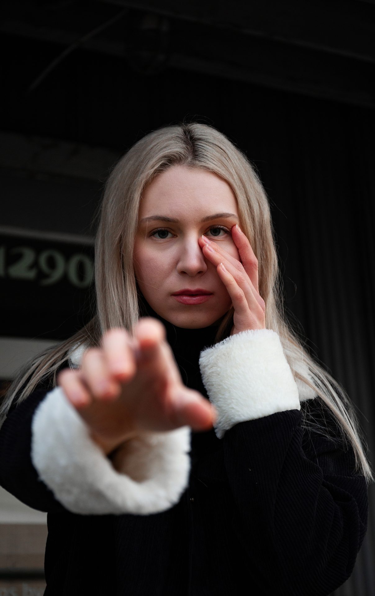 Flash photography, Cheek, Lip, Hand, Outerwear, Eyebrow, Shoulder, Arm, Mouth, Eyelash