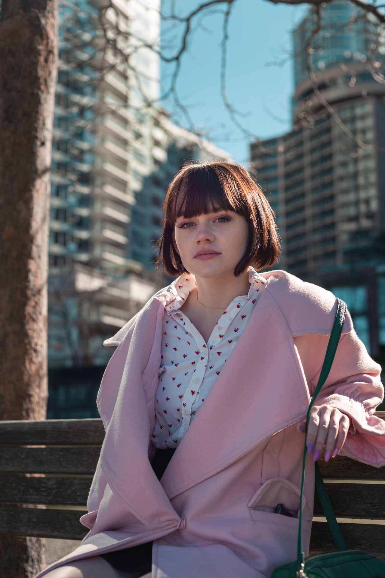 Hair, Daytime, Shoulder, Sky, Sleeve