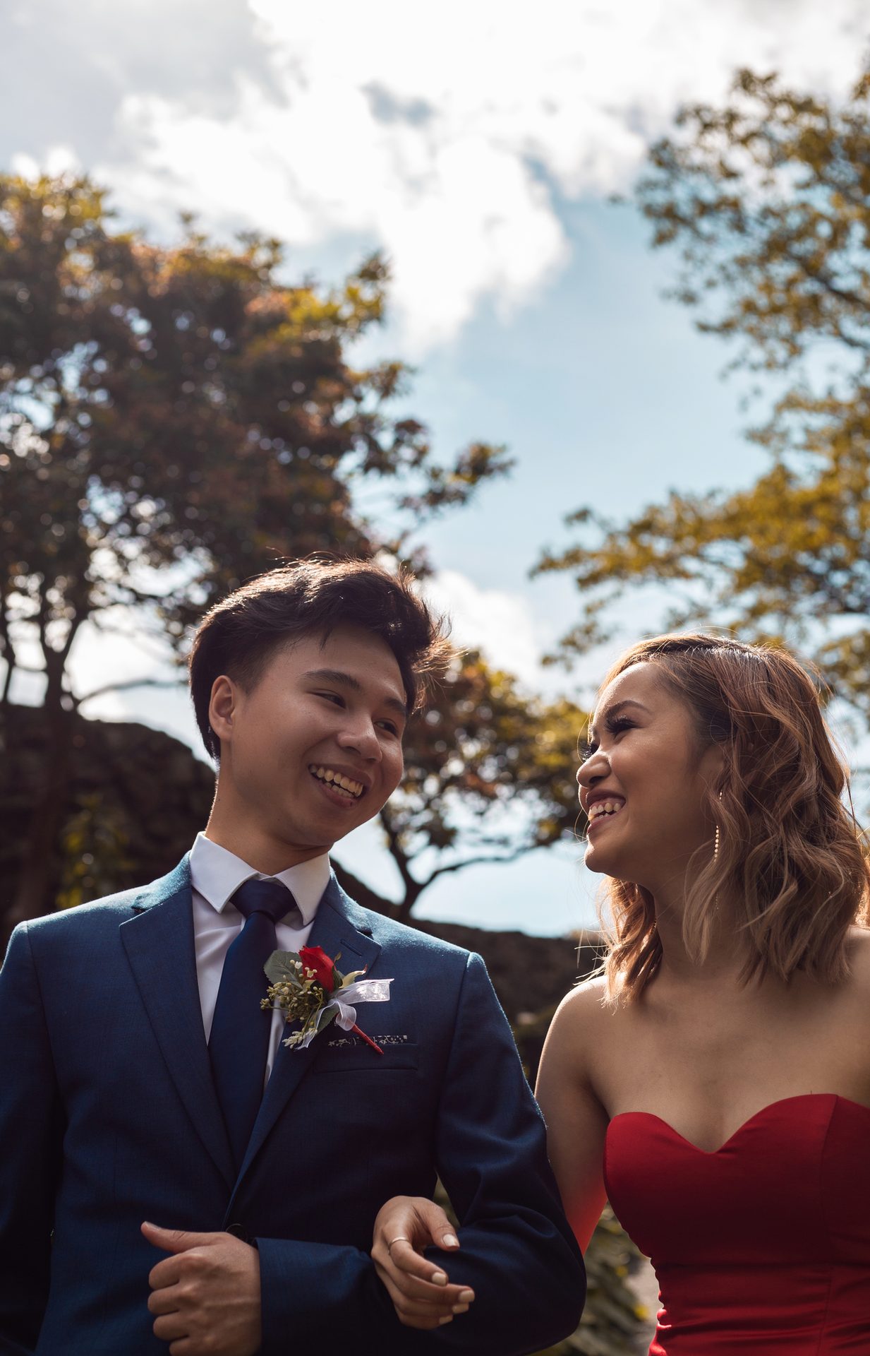 People in nature, Flash photography, Clothing, Smile, Sky, Hairstyle, Cloud, Plant, Tree, Happy