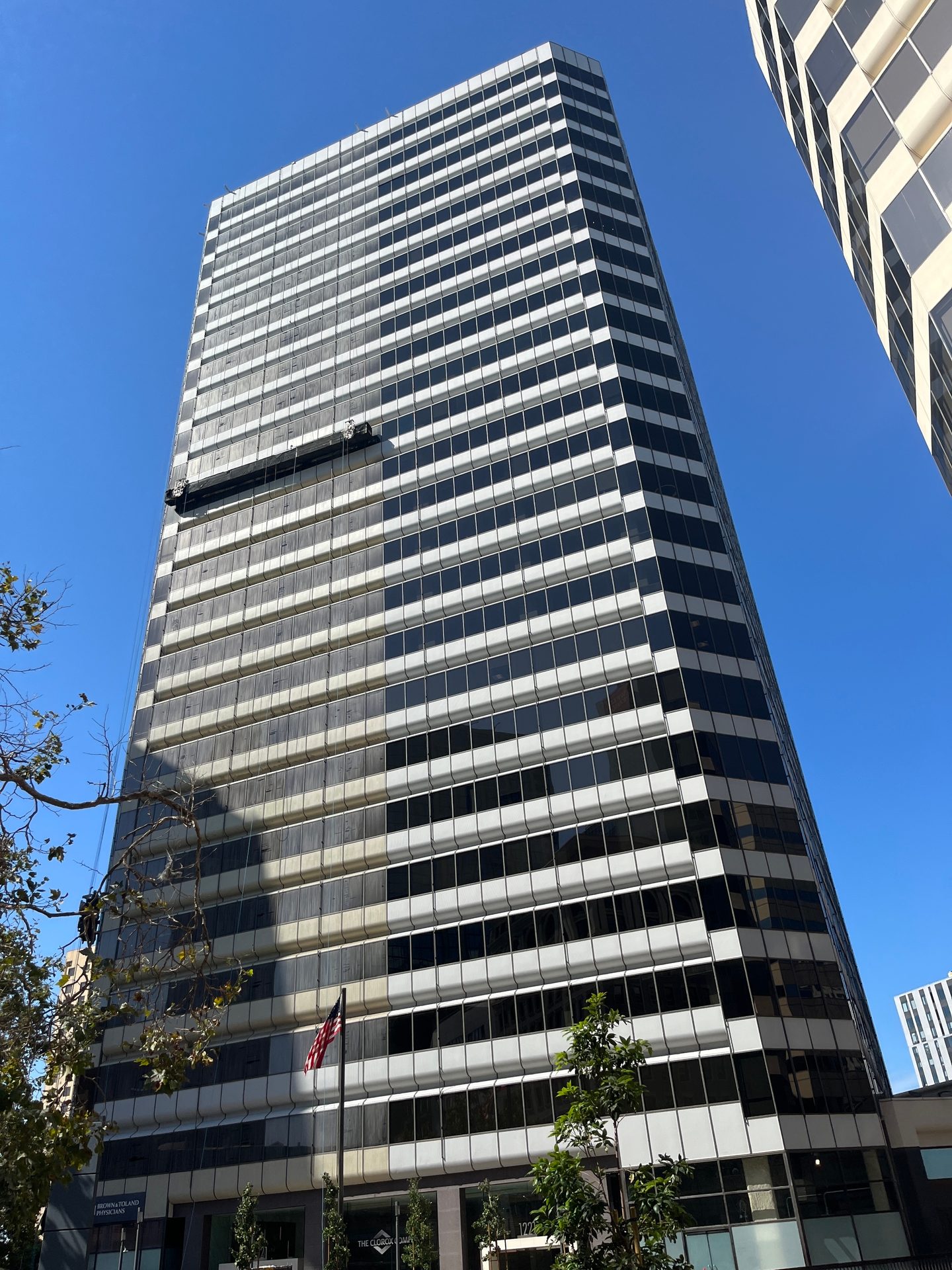 Tower block, Urban design, Skyscraper, Building, Sky, Daytime, Light, Window, Tree