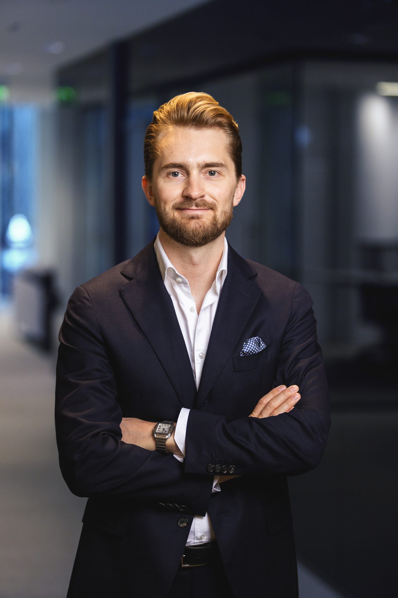 Flash photography, Dress shirt, Watch, Beard, Smile, Sleeve, Collar