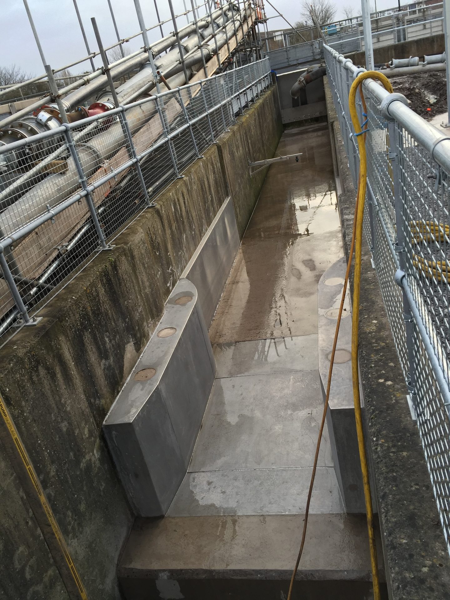 Composite material, Water, Fence