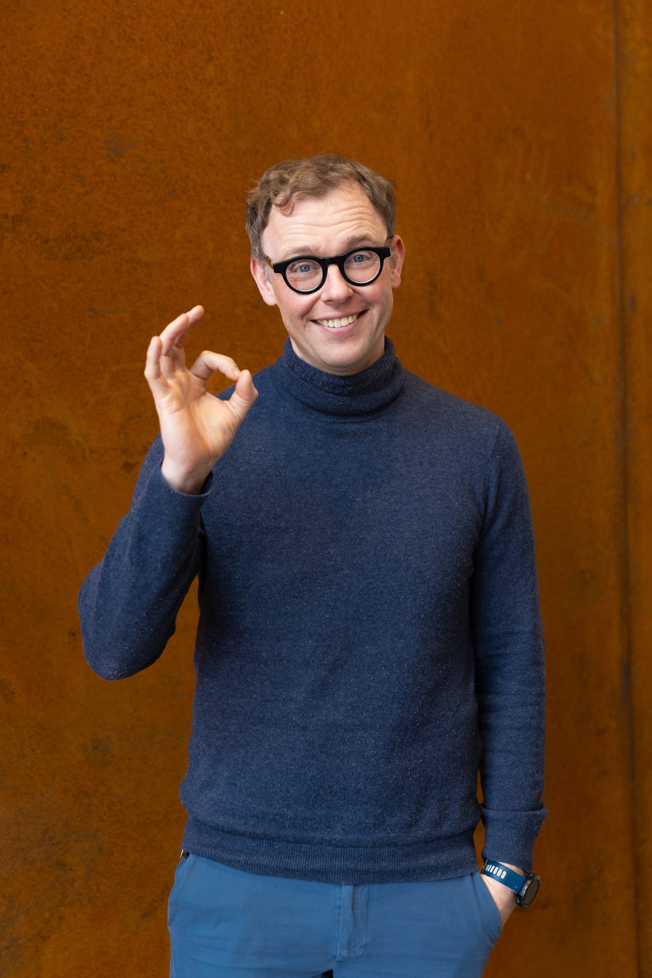 Vision care, Glasses, Smile, Hand, Shoulder, Sleeve, Eyewear, Gesture, Finger, Happy