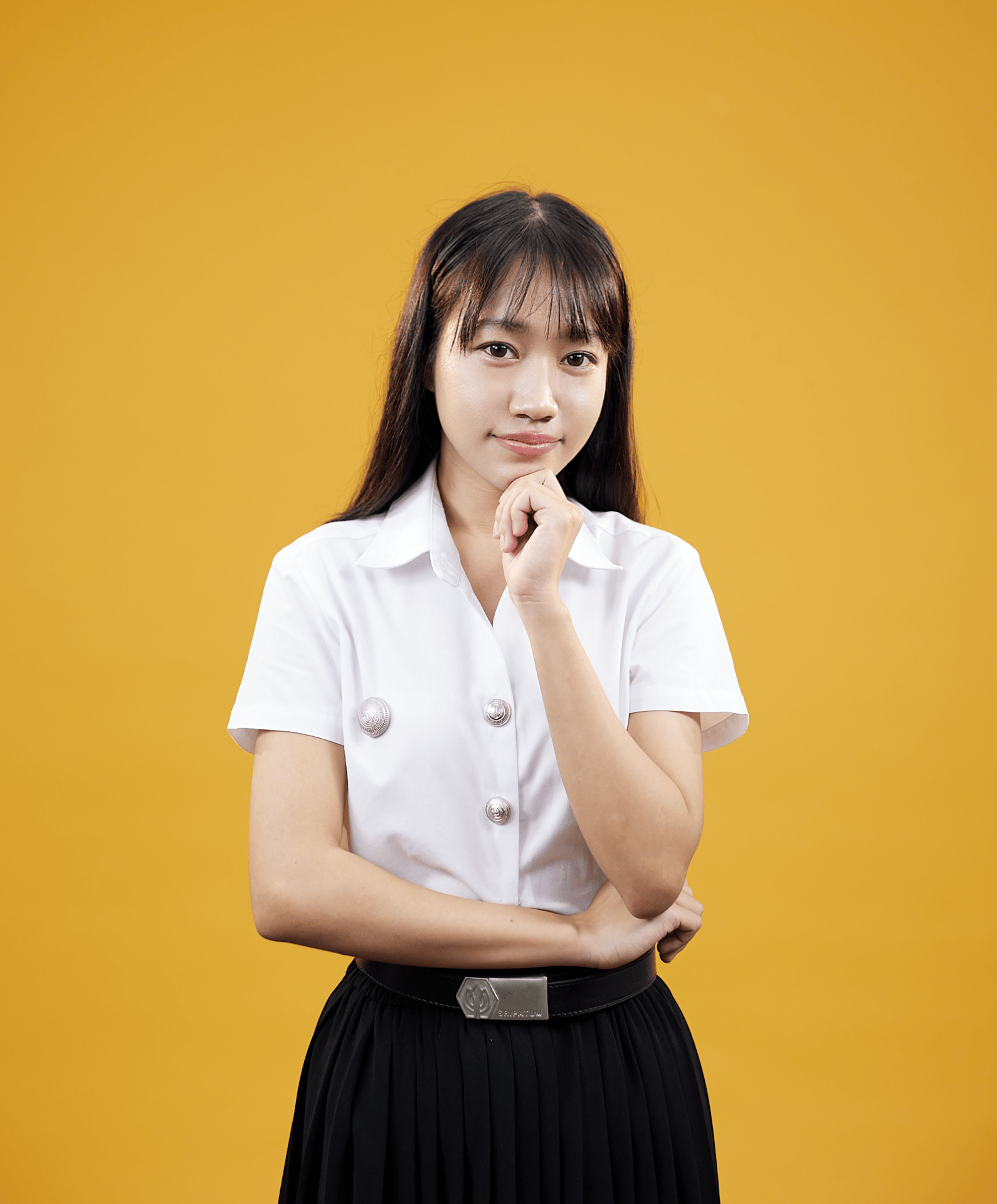 School uniform, Dress shirt, Hand, Outerwear, Arm, Shoulder, Neck, Sleeve, Waist
