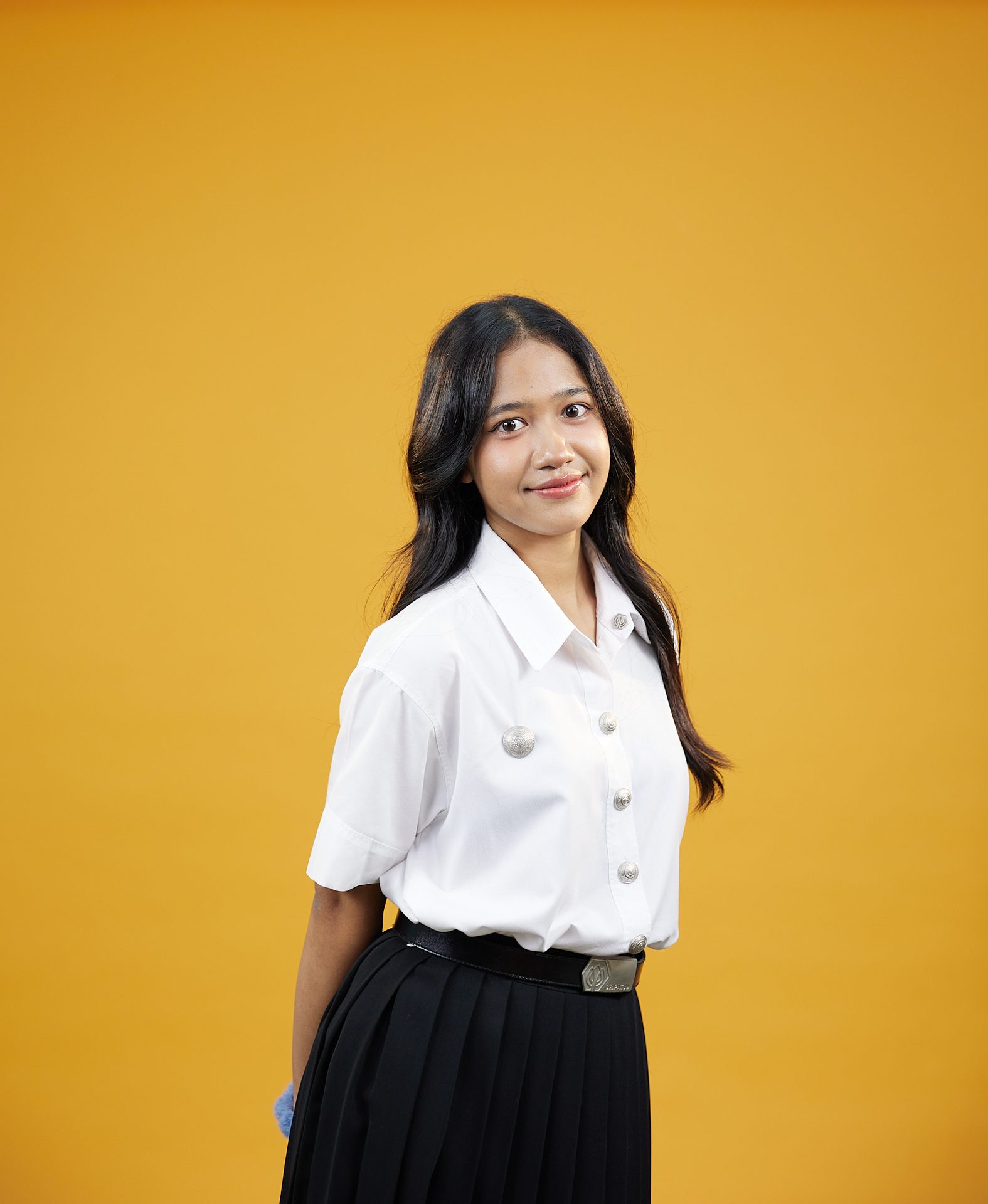 School uniform, Dress shirt, Human body, Hair, Outerwear, Arm, Smile, Neck, Sleeve, Collar