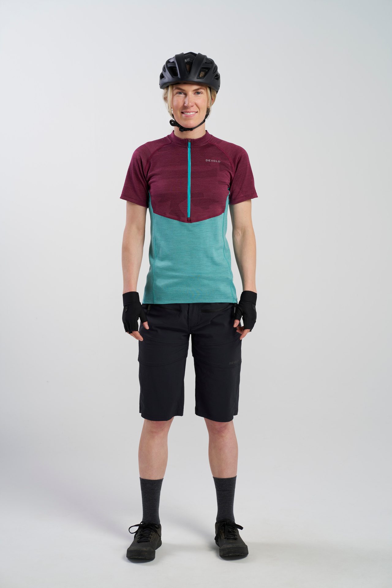Sports uniform, Active shorts, Human body, Arm, Shoe, Jersey, Helmet