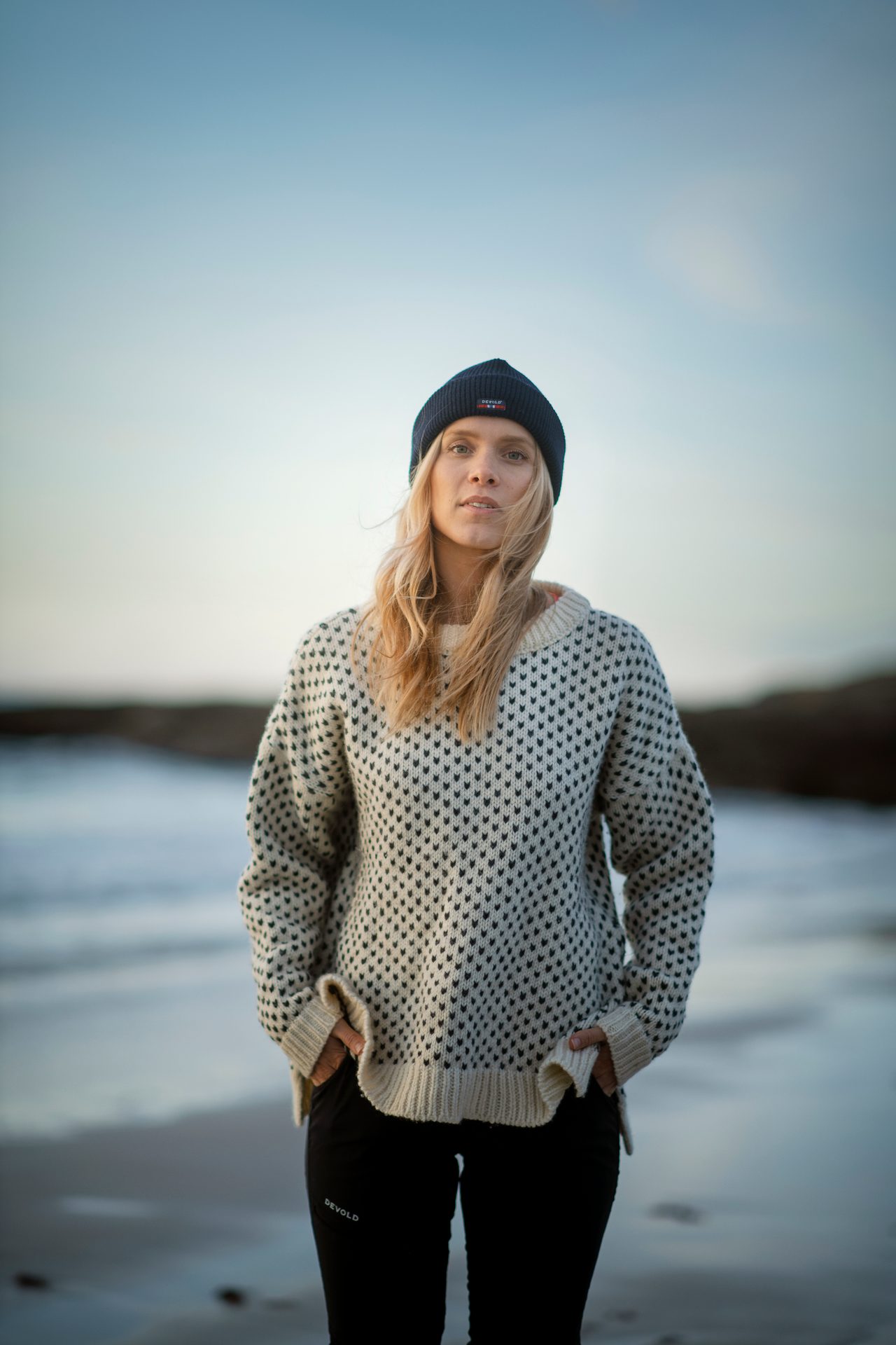 People in nature, Flash photography, Water, Sky, Arm, Shoulder, Neck, Sleeve, Standing, Happy