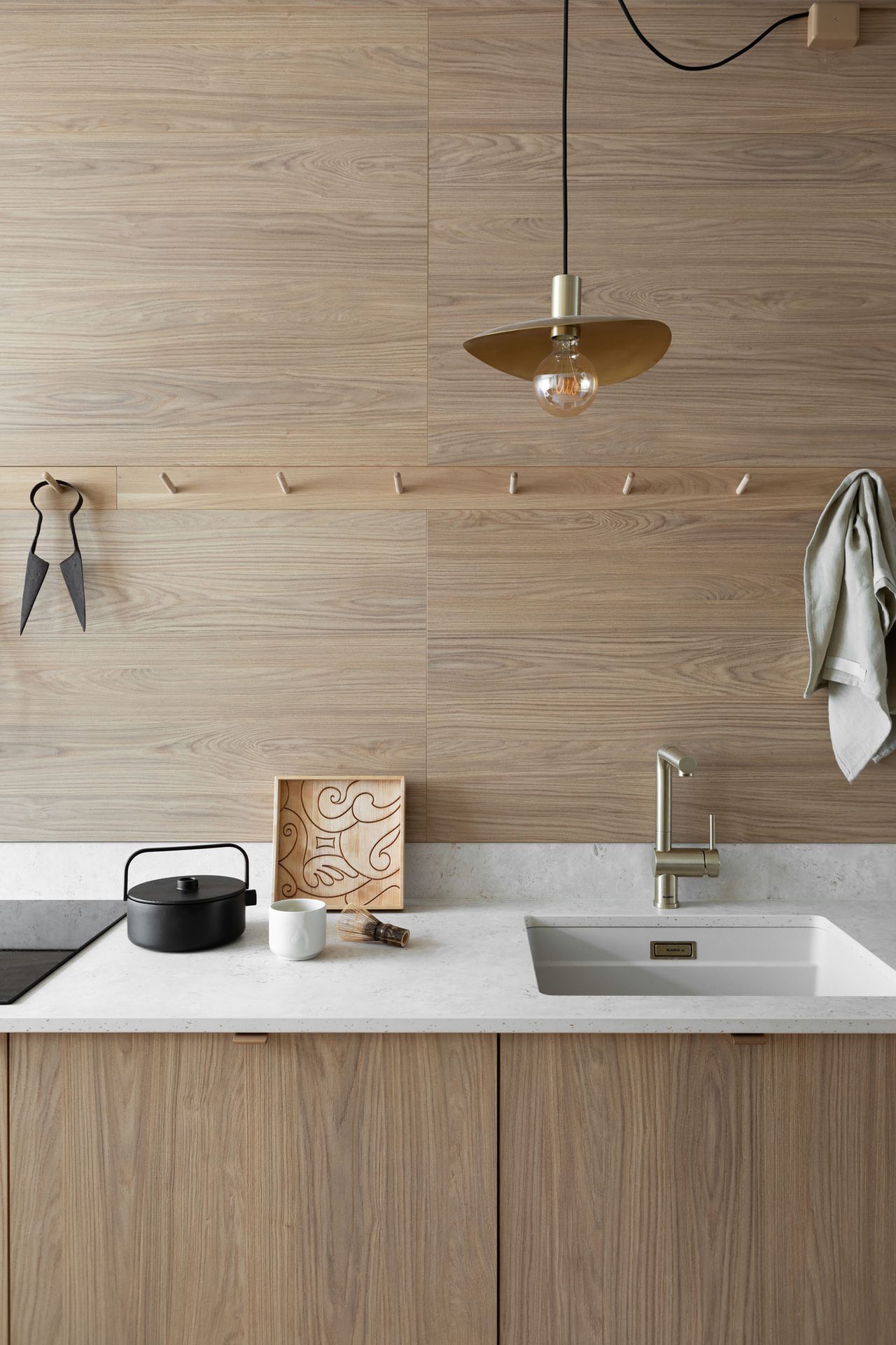 Plumbing fixture, Interior design, Bathroom sink, Brown, Tap, Wood, Lighting, Flooring, Floor