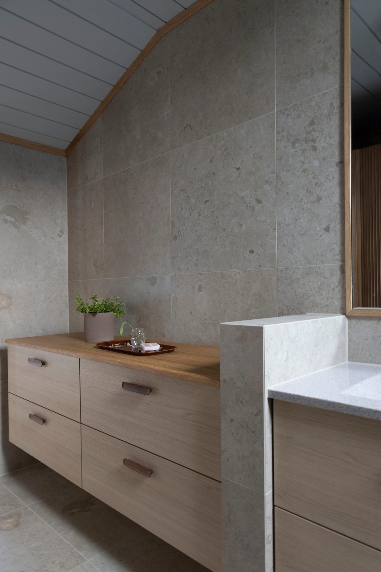 Interior design, Cabinetry, Countertop, Tap, Wood, Rectangle, Kitchen, Shelving, Drawer, Building