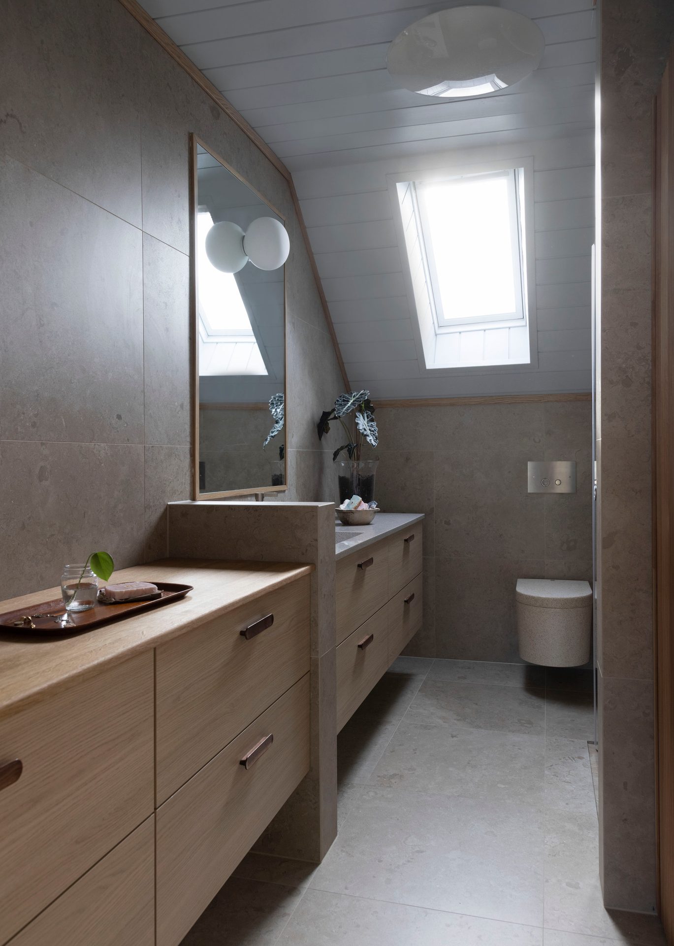 Bathroom cabinet, Cabinetry, Property, Furniture, Mirror, Building, Countertop, Tap, Window, Wood