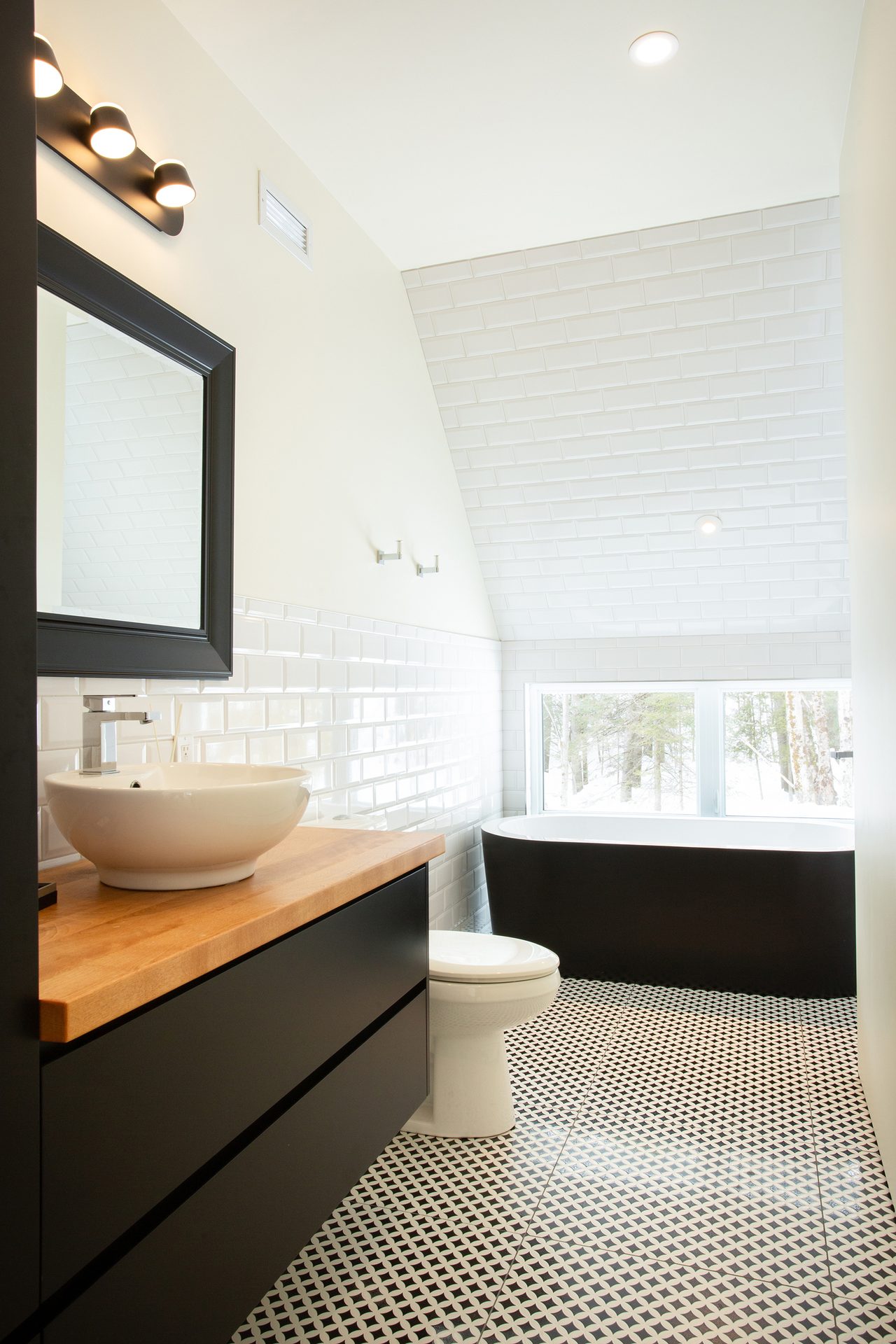 Interior design, Property, Furniture, Building, Tap, Sink, Comfort, Wood, Rectangle, Shade