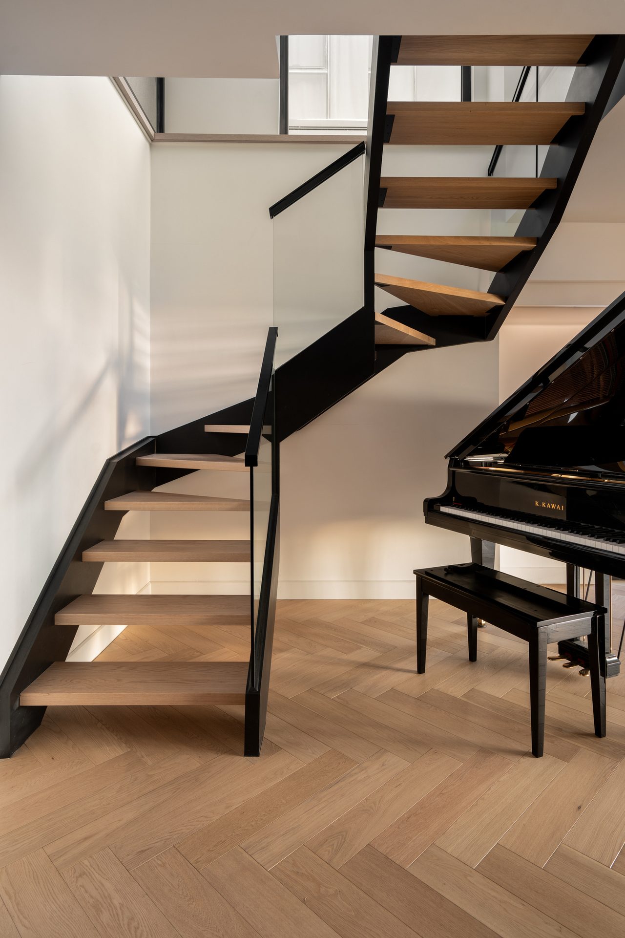 Musical instrument, Interior design, Building, Wood, Flooring, Floor, Piano, Wall, Rectangle