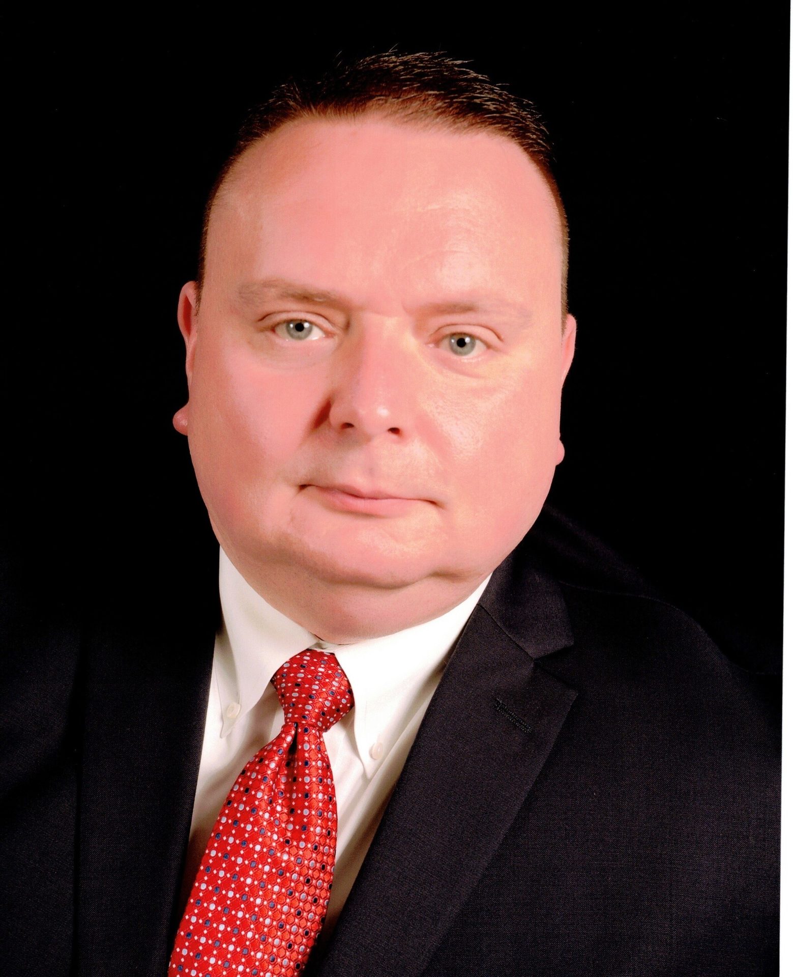 Dress shirt, Forehead, Nose, Tie, Gesture, Collar, Suit