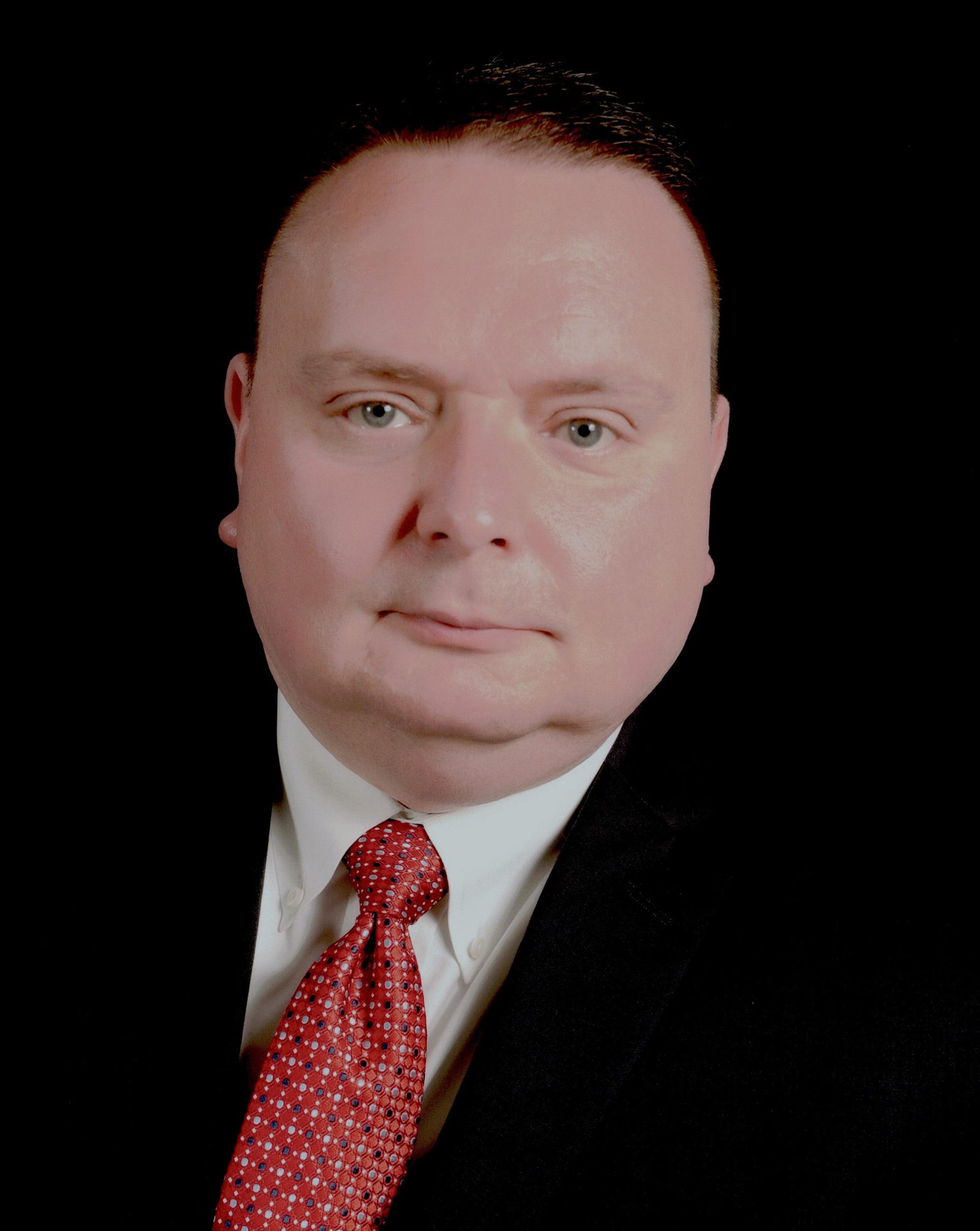 Dress shirt, Flash photography, Forehead, Nose, Cheek, Lip, Eyebrow, Tie, Collar, Suit