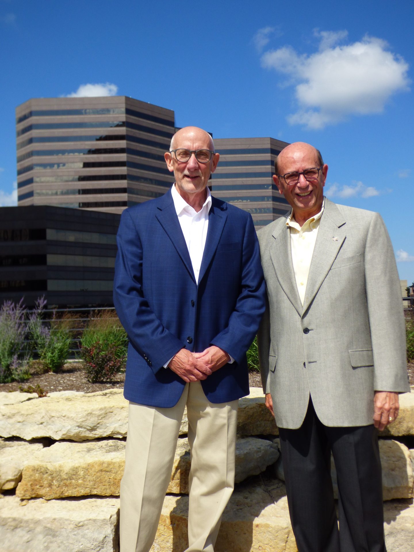 Hajoca’s Gary Jones (left) and Mid-City Supply’s Jeff New are the recipients of the 2022 ASA Fred V. Keenan Lifetime Achievement Award. 