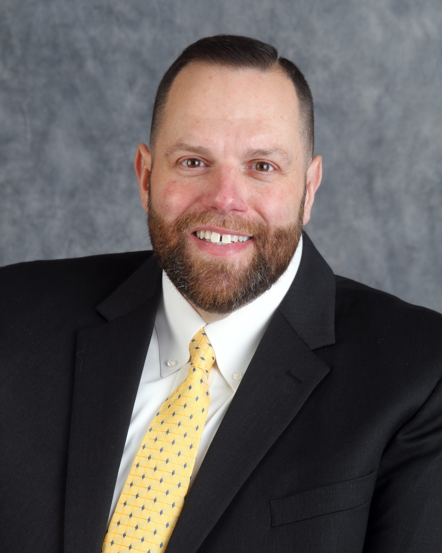 Dress shirt, Forehead, Smile, Outerwear, Vertebrate, Coat, Beard, Tie, Jaw