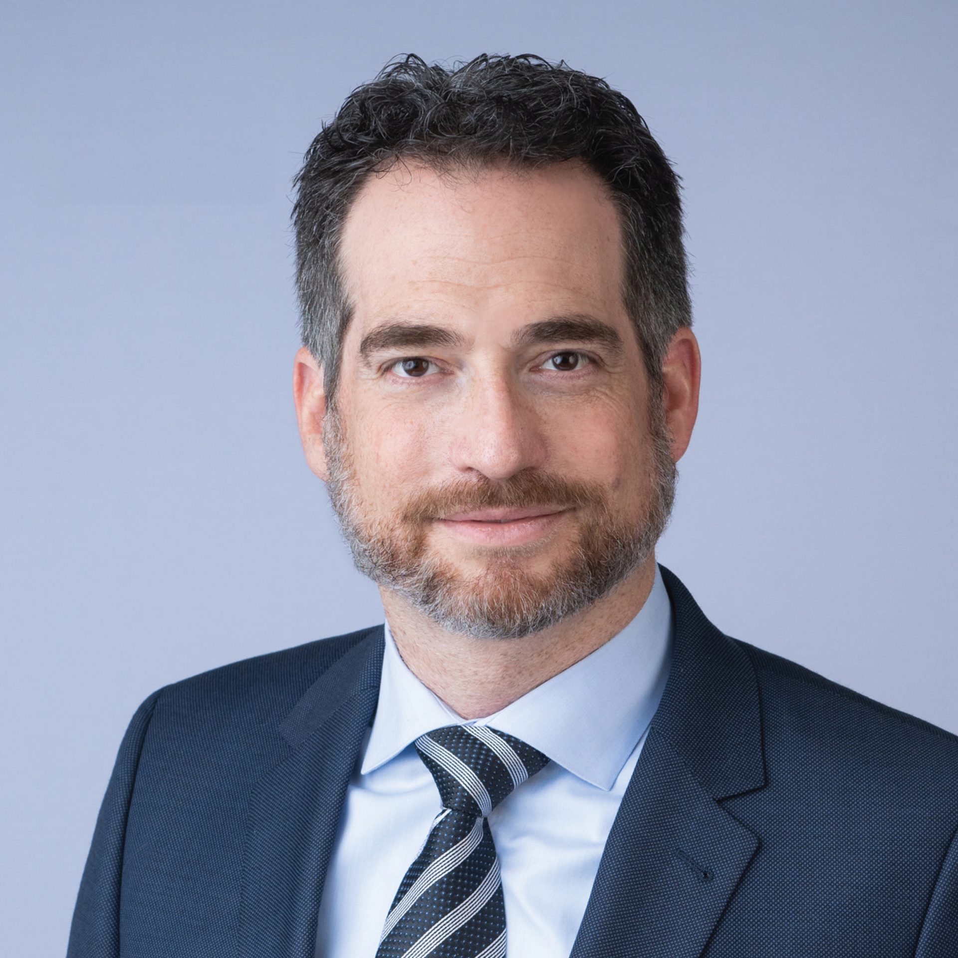 Dress shirt, Forehead, Hair, Chin, Eyebrow, Smile, Eye, Beard, Tie