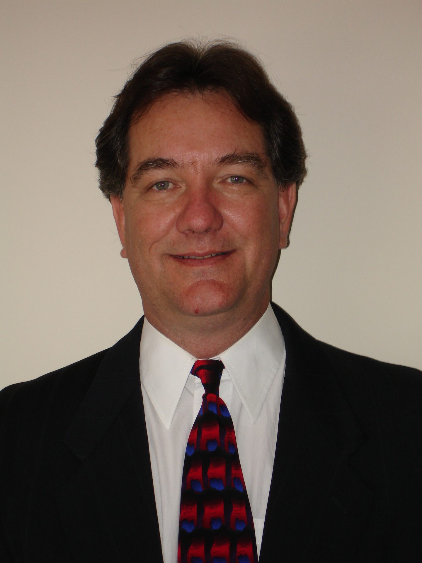 Dress shirt, Forehead, Chin, Smile, Sleeve, Collar, Tie, Suit