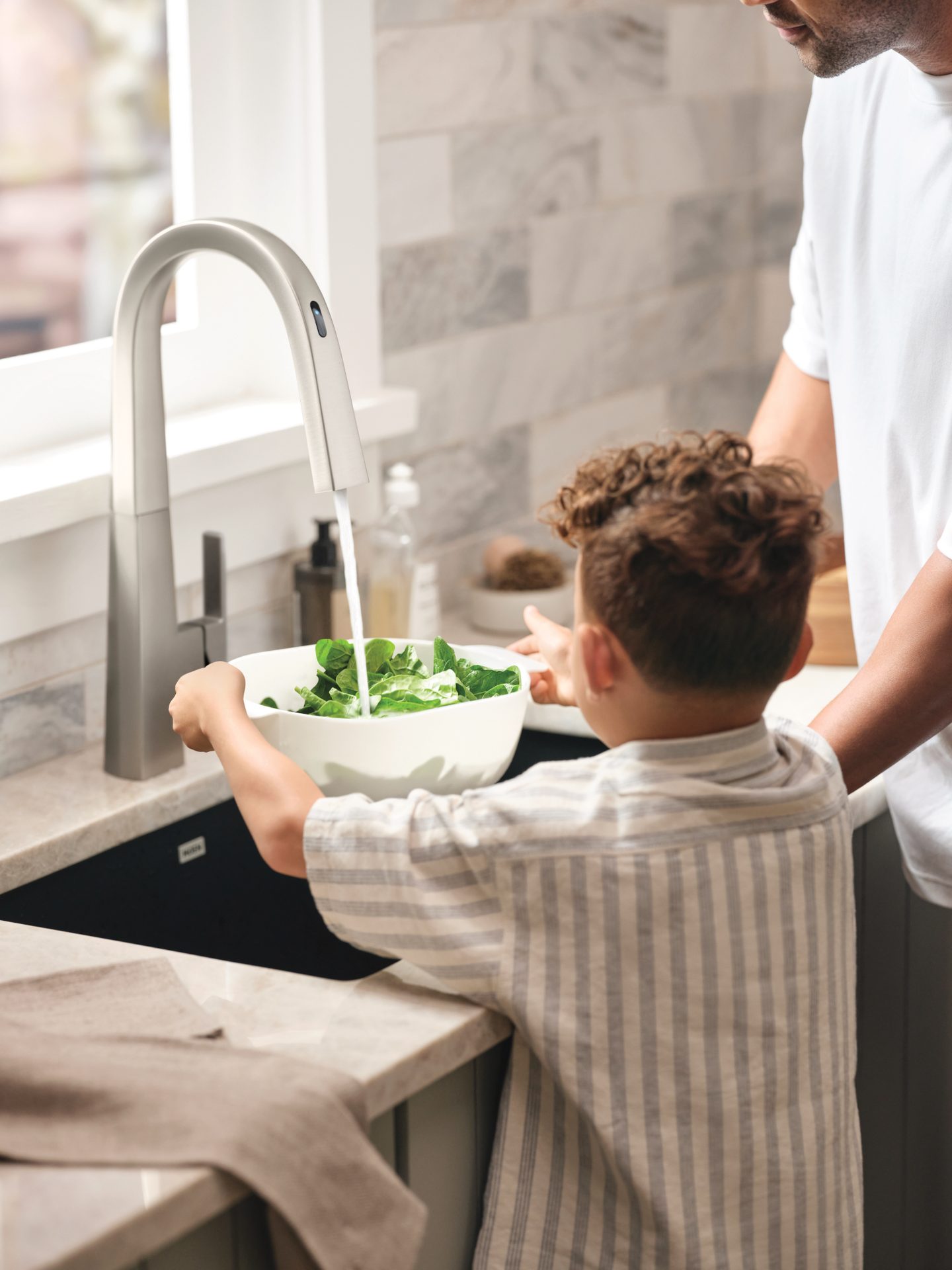 Plumbing fixture, Kitchen sink, Arm, Tap, Countertop, Recipe, Cooking