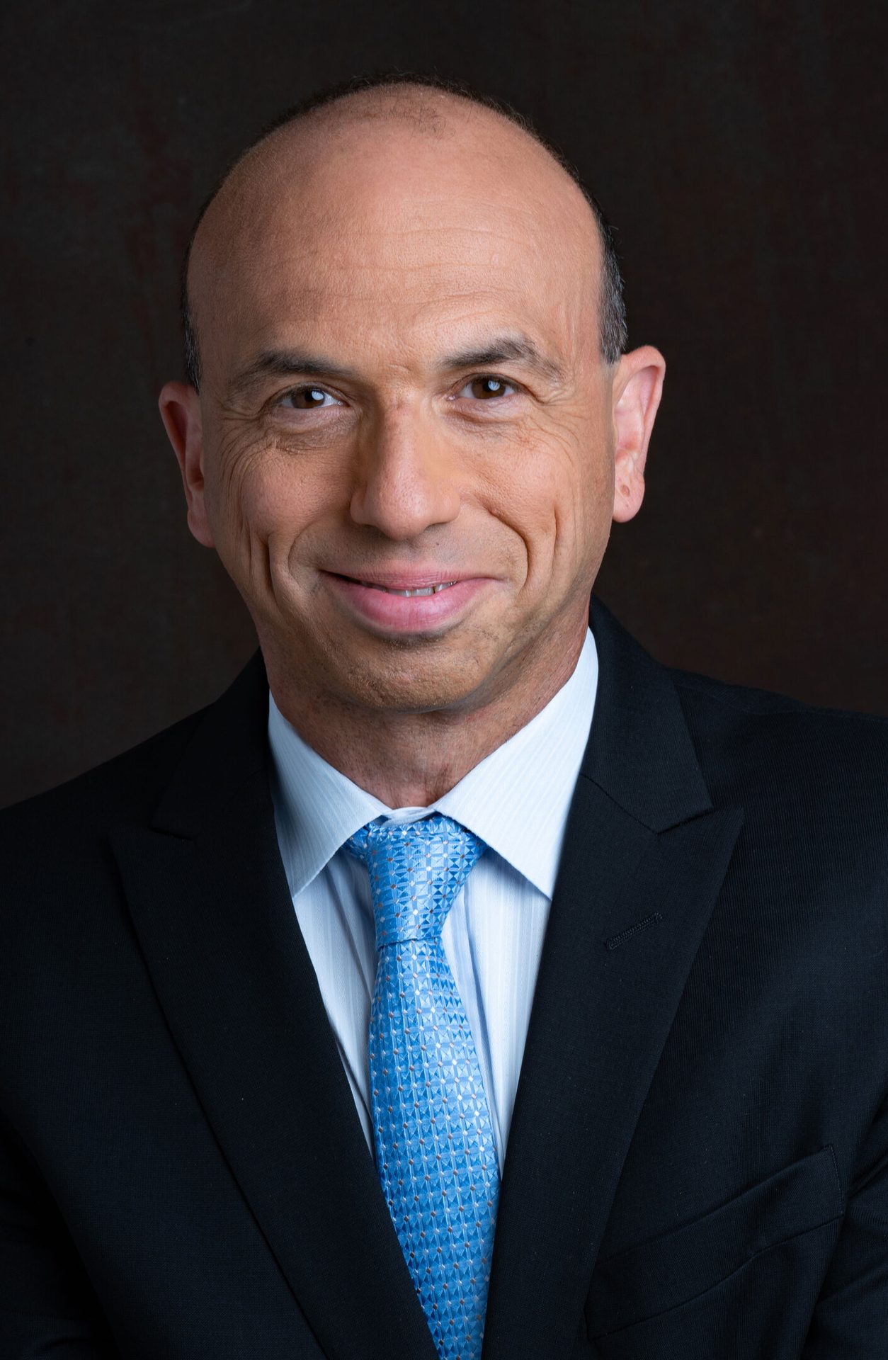 Dress shirt, Material property, Smile, Eyebrow, Tie, Gesture, Suit, Collar