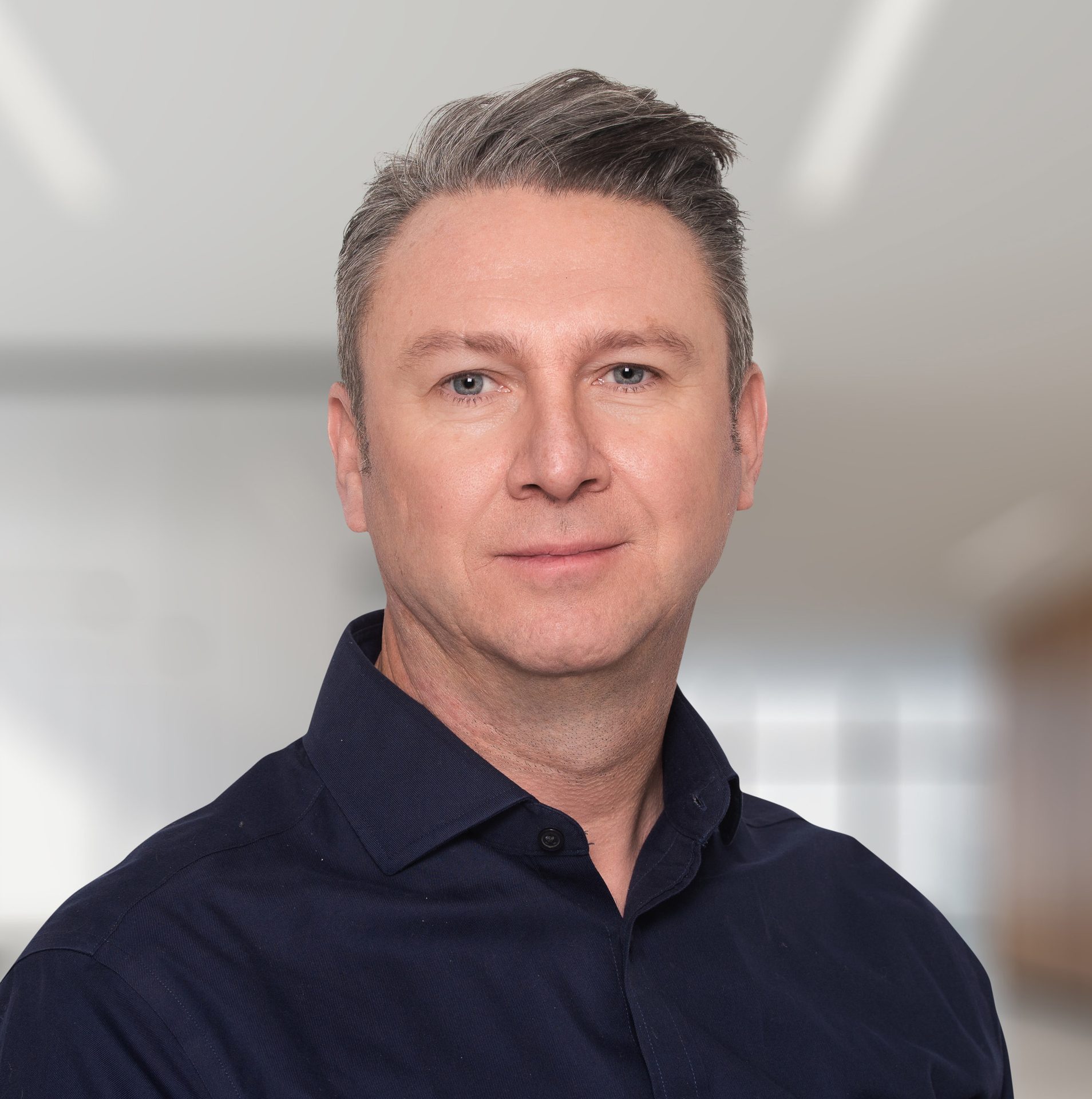 Dress shirt, Hair, Forehead, Head, Chin, Eyebrow, Neck, Jaw, Sleeve, Gesture