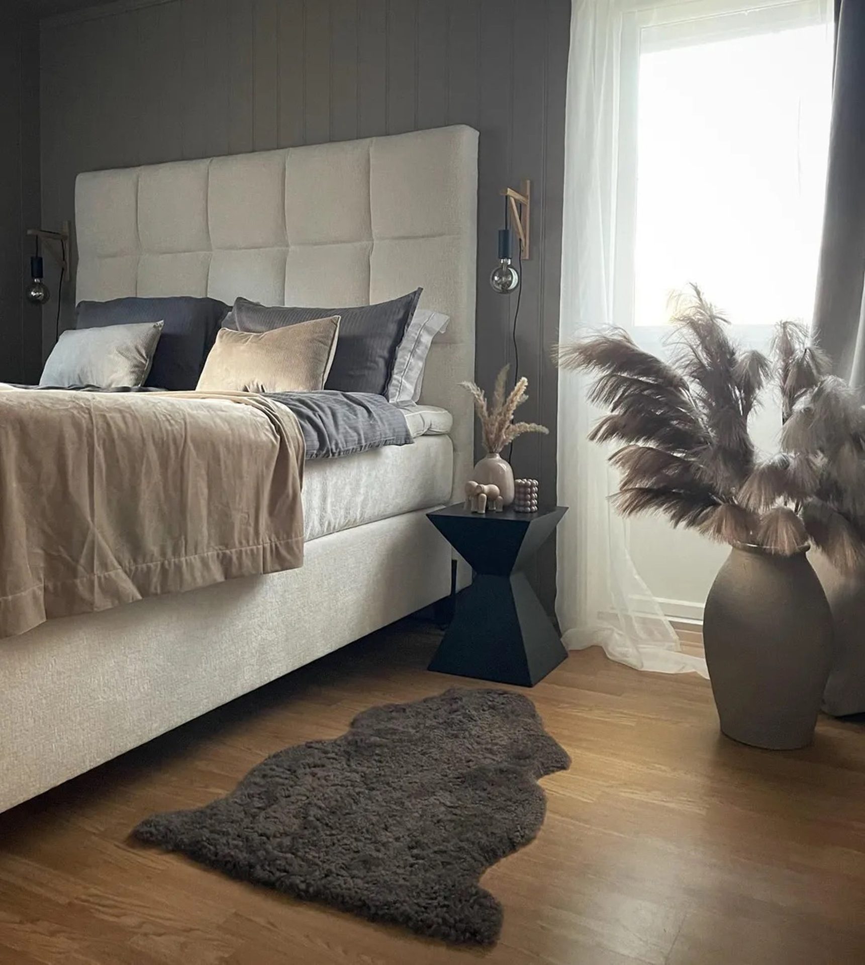Interior design, Bed frame, Comfort, Wood, Lamp, Lighting, Shade, Grey, Floor, Pillow